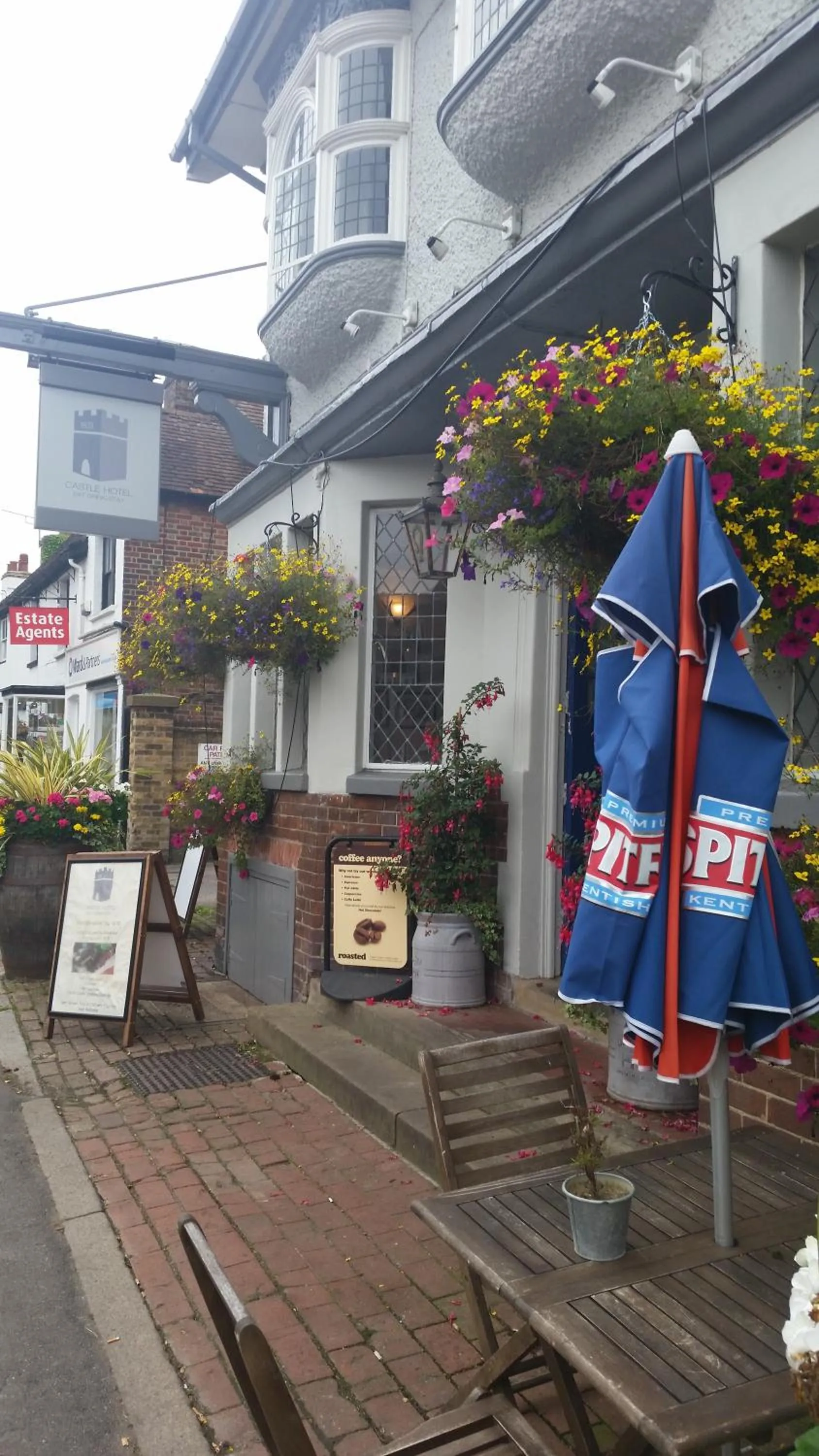 Facade/entrance in Castle Hotel