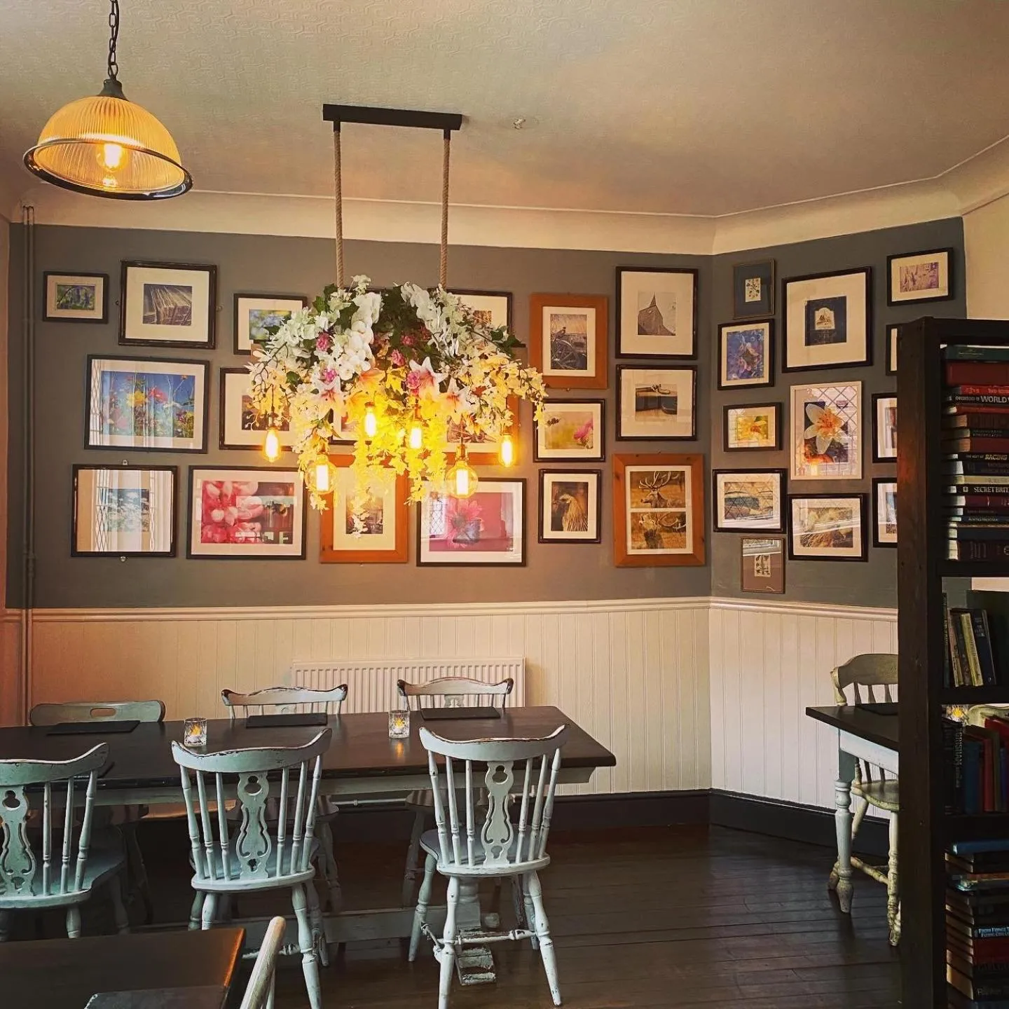 Restaurant/places to eat in Castle Hotel