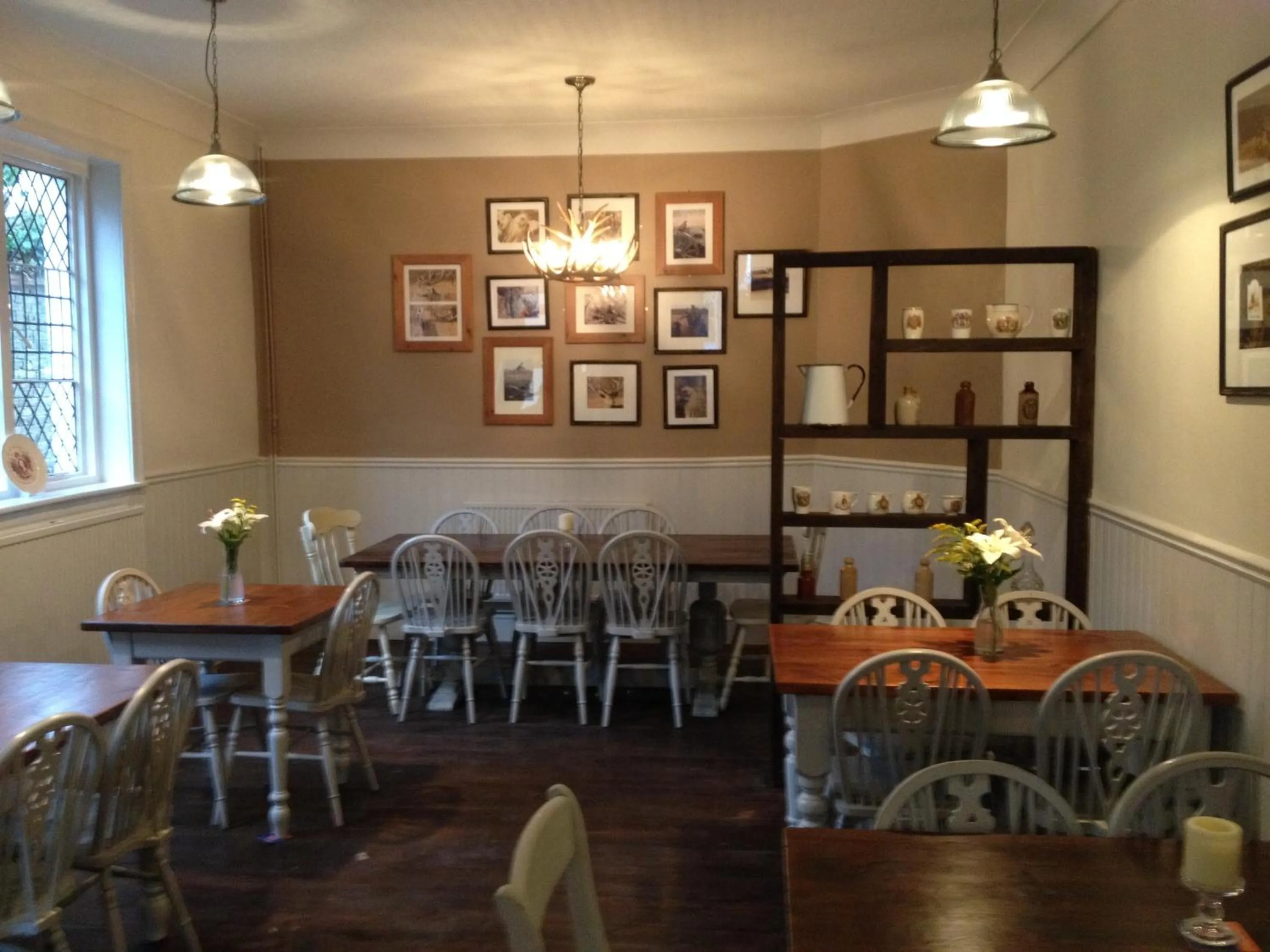 Restaurant/places to eat in Castle Hotel