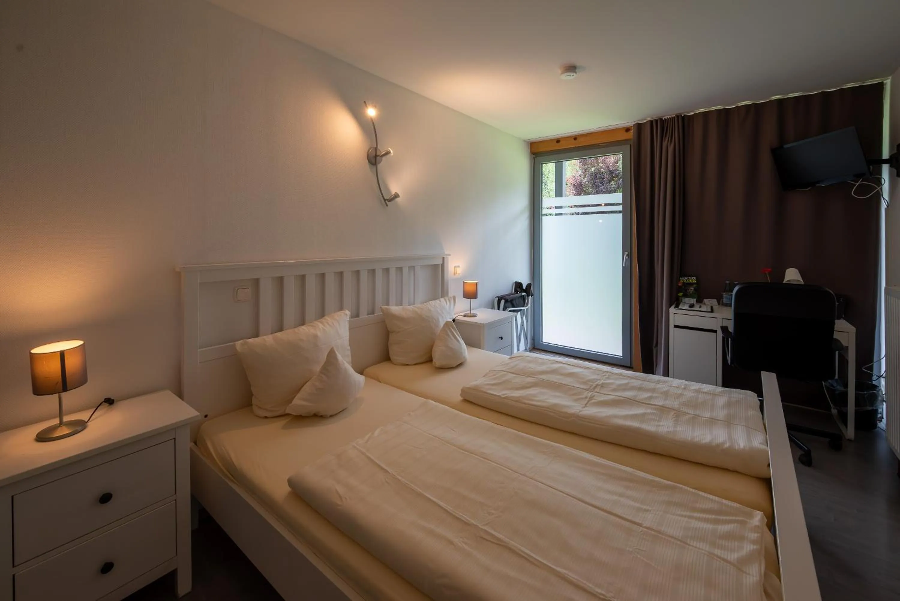 Photo of the whole room, Bed in Hotel Vicinity