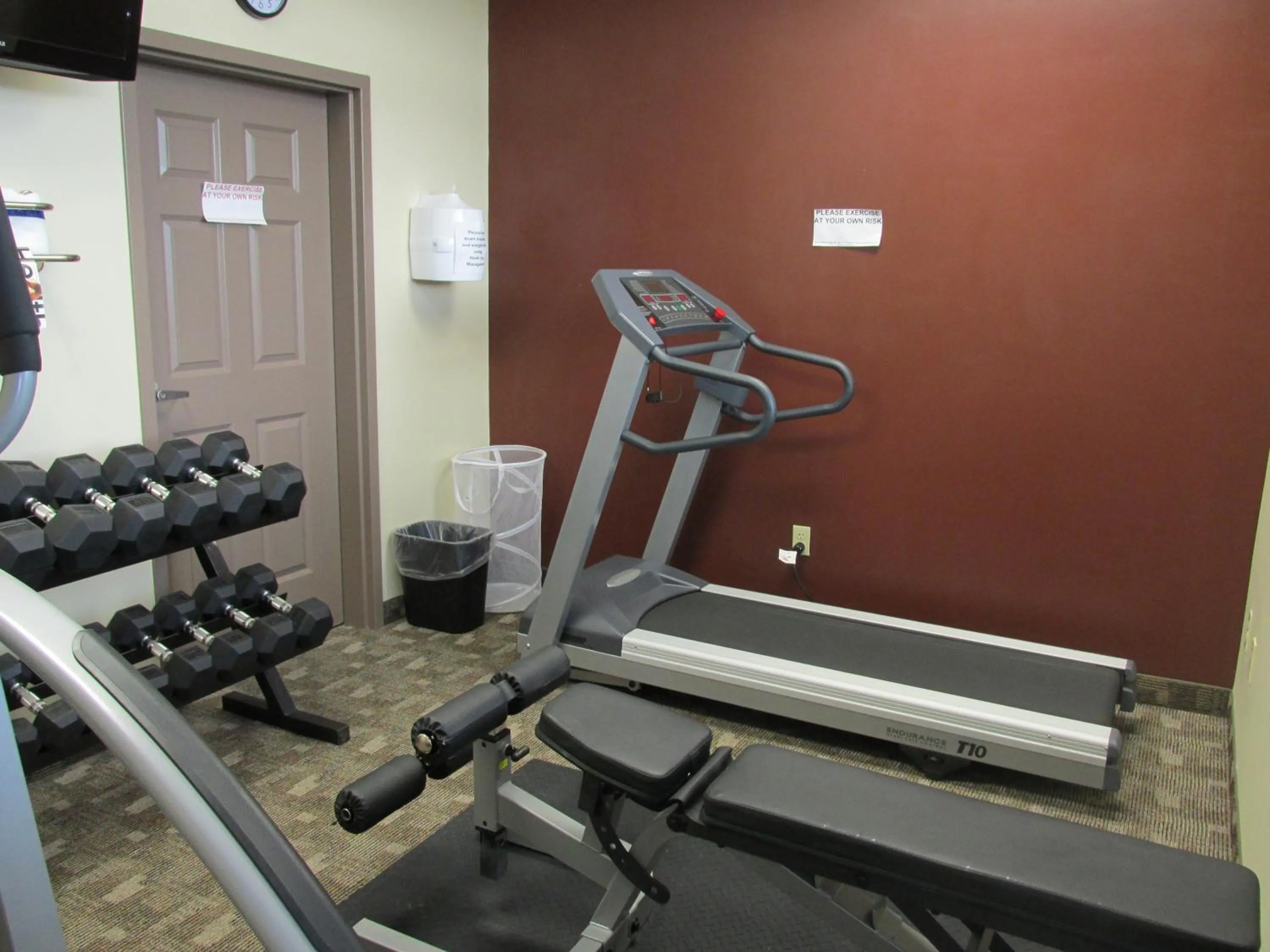 Fitness centre/facilities in Crystal Springs Inn and Suites