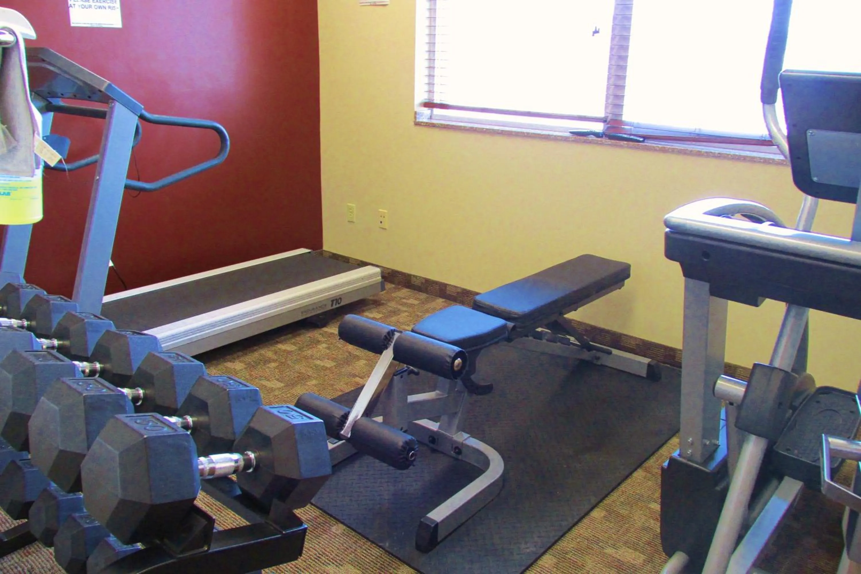 Fitness centre/facilities in Crystal Springs Inn and Suites