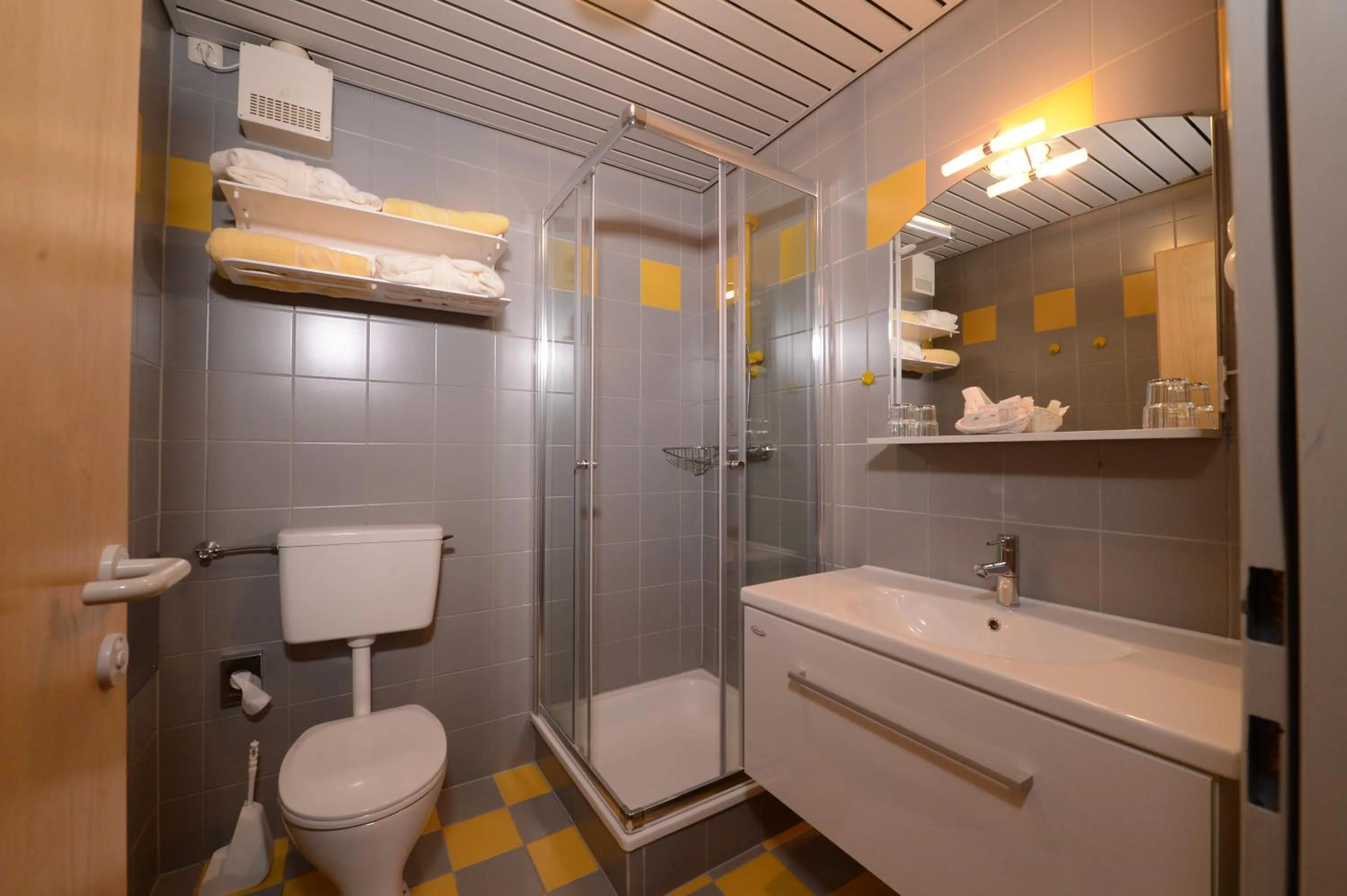 Bathroom in Strandhotel Faak