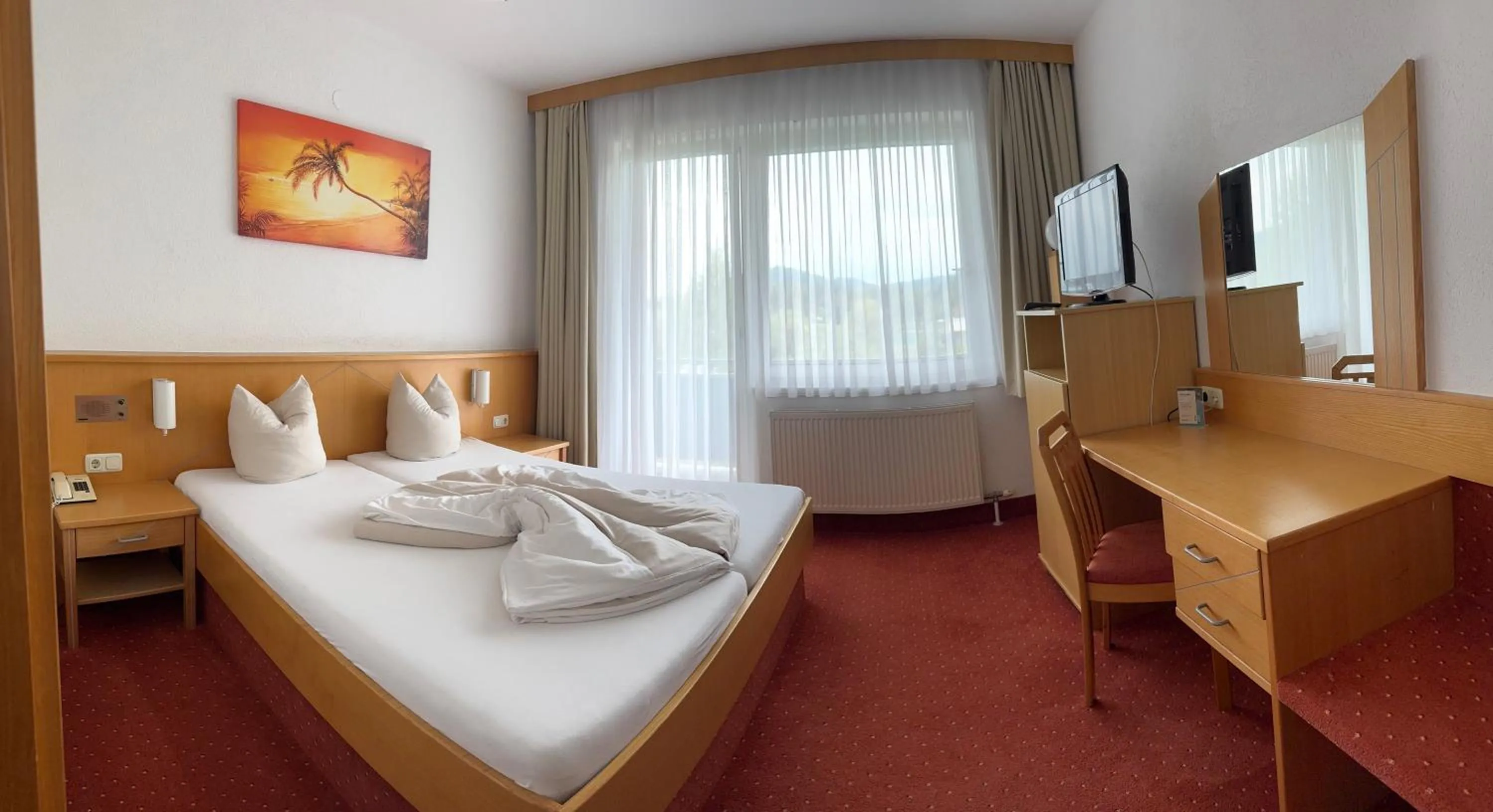 Photo of the whole room, Bed in Strandhotel Faak