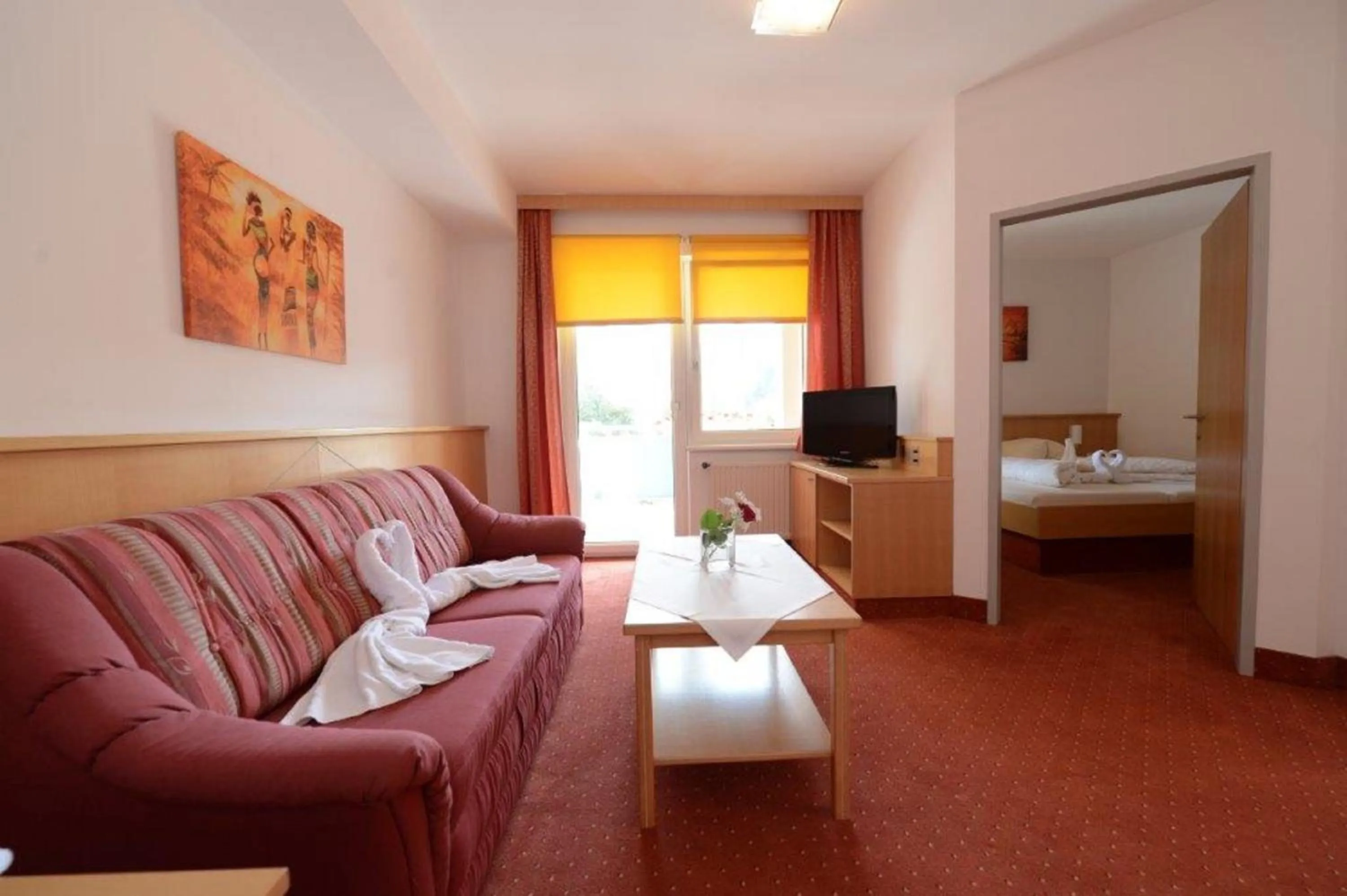 Communal lounge/ TV room, Bed in Strandhotel Faak