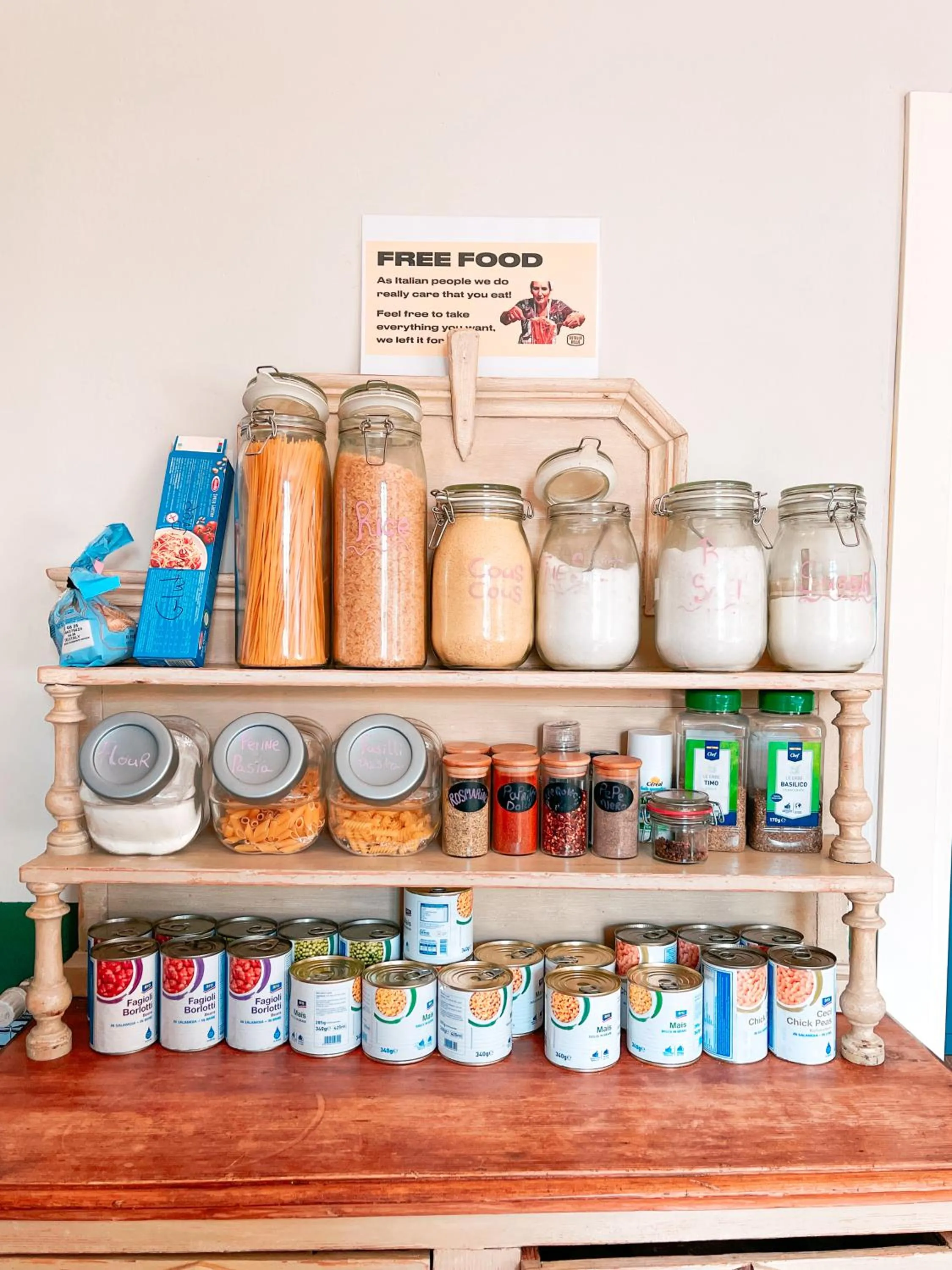 Communal kitchen in Ostello Bello Firenze