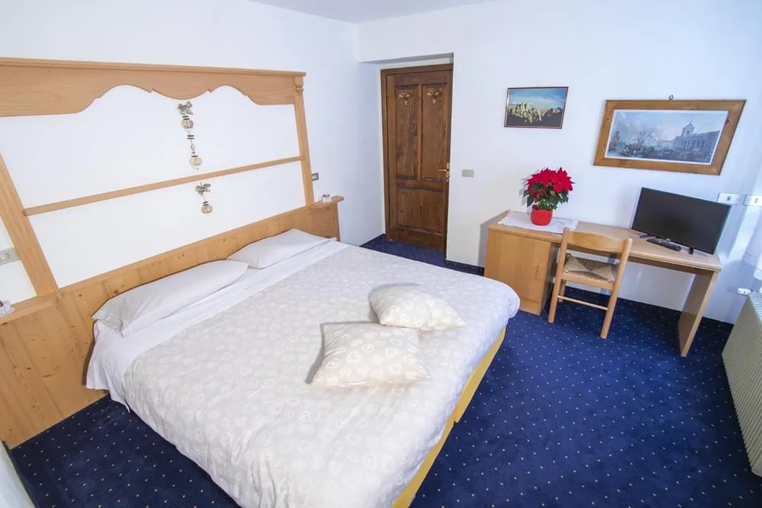 Bed in Hotel Edelweiss