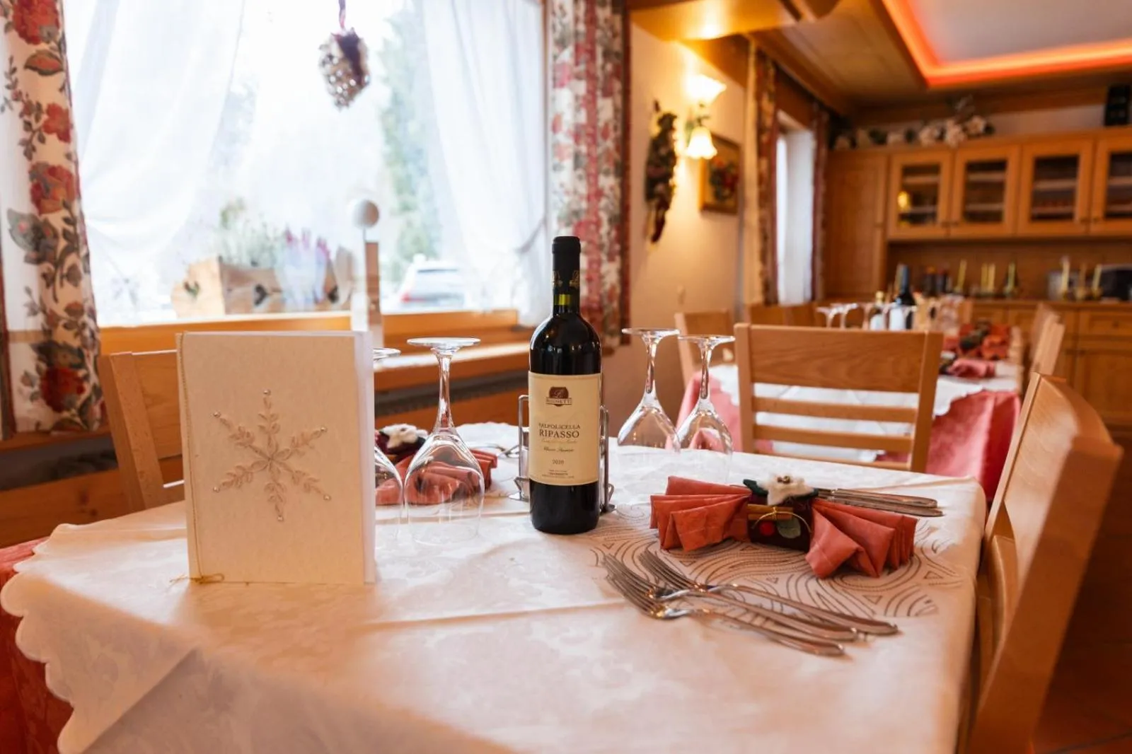 Restaurant/places to eat in Hotel Edelweiss
