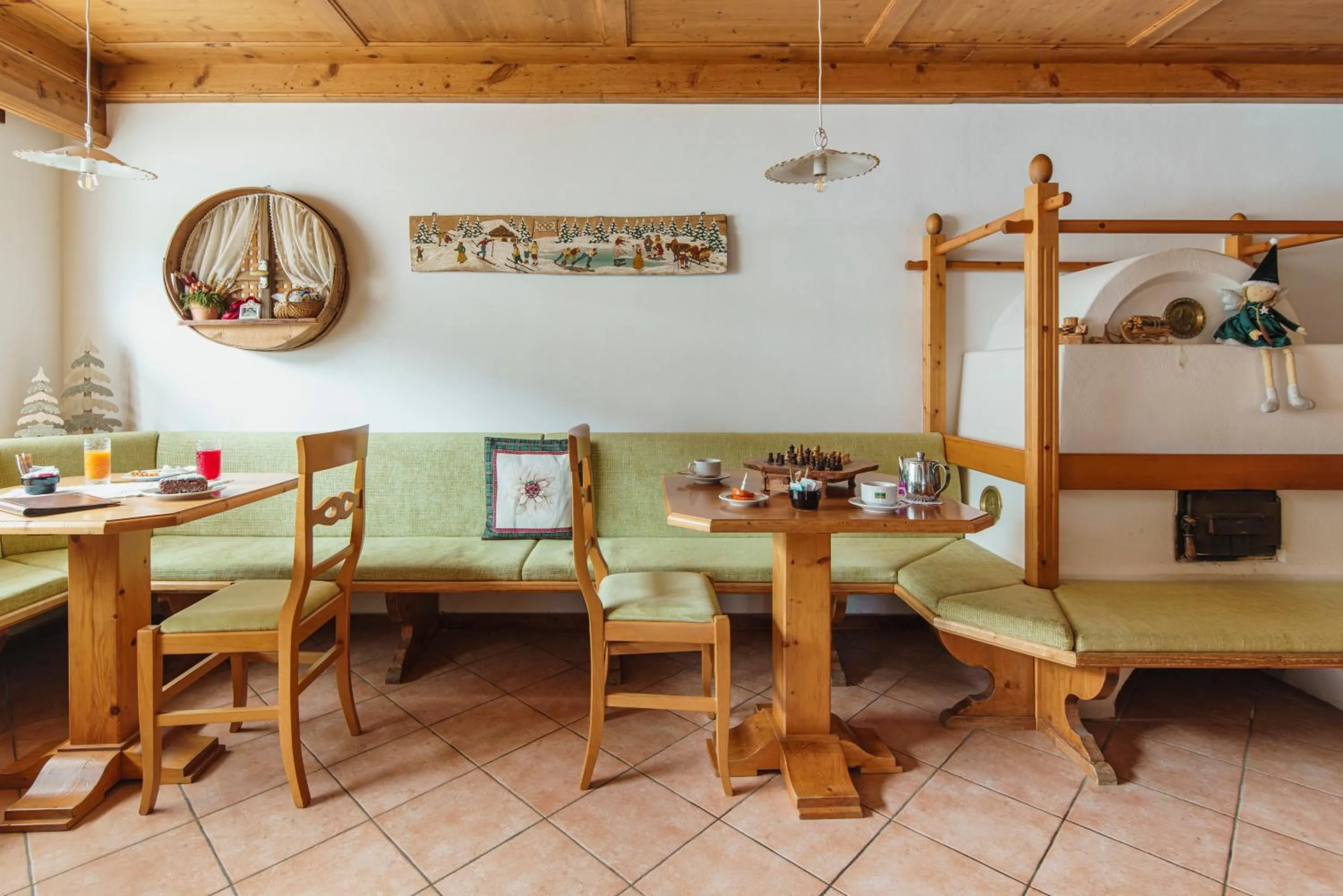 Lounge or bar in Hotel Edelweiss