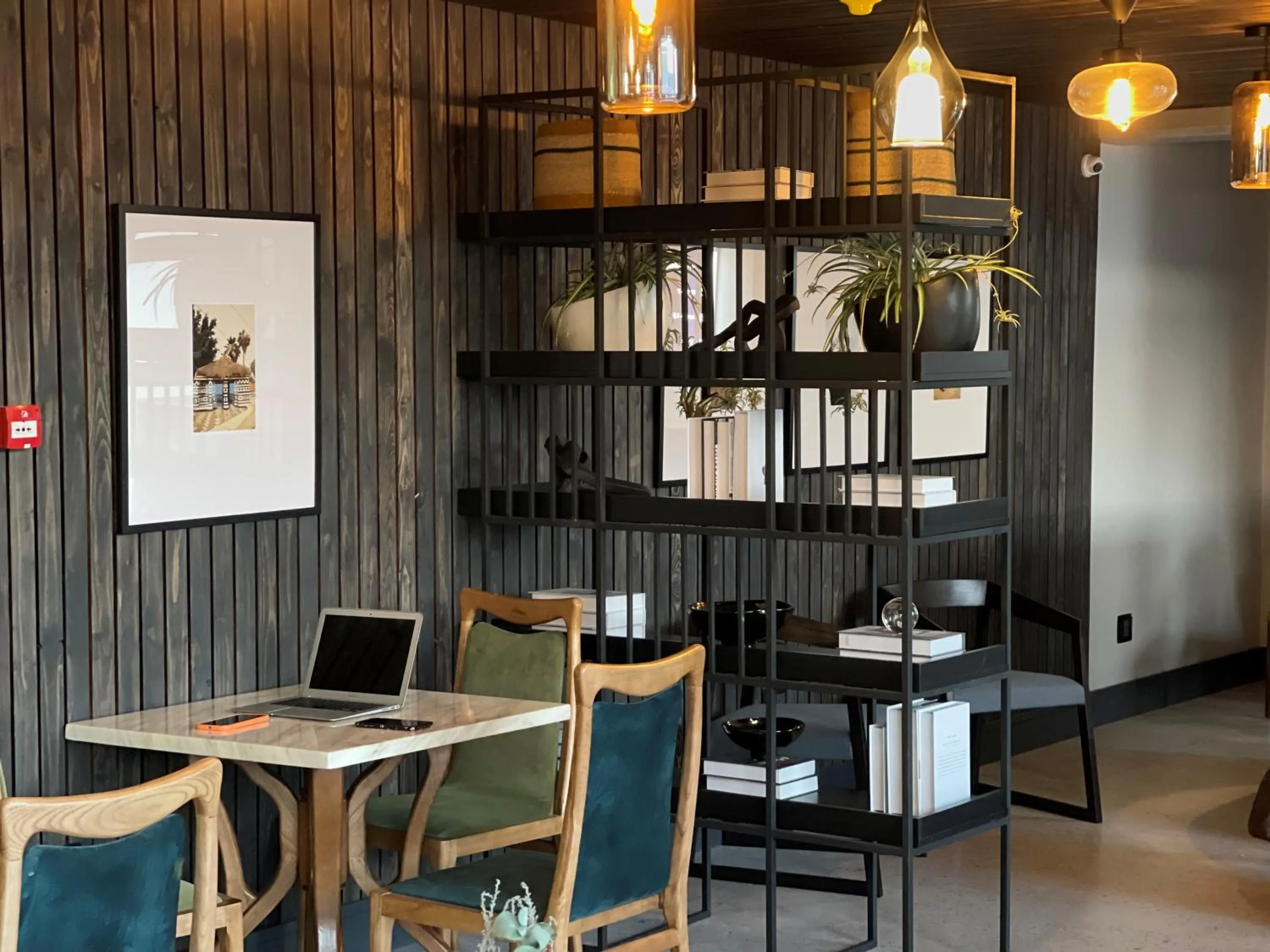 Restaurant/places to eat in Nare Boutique Hotel