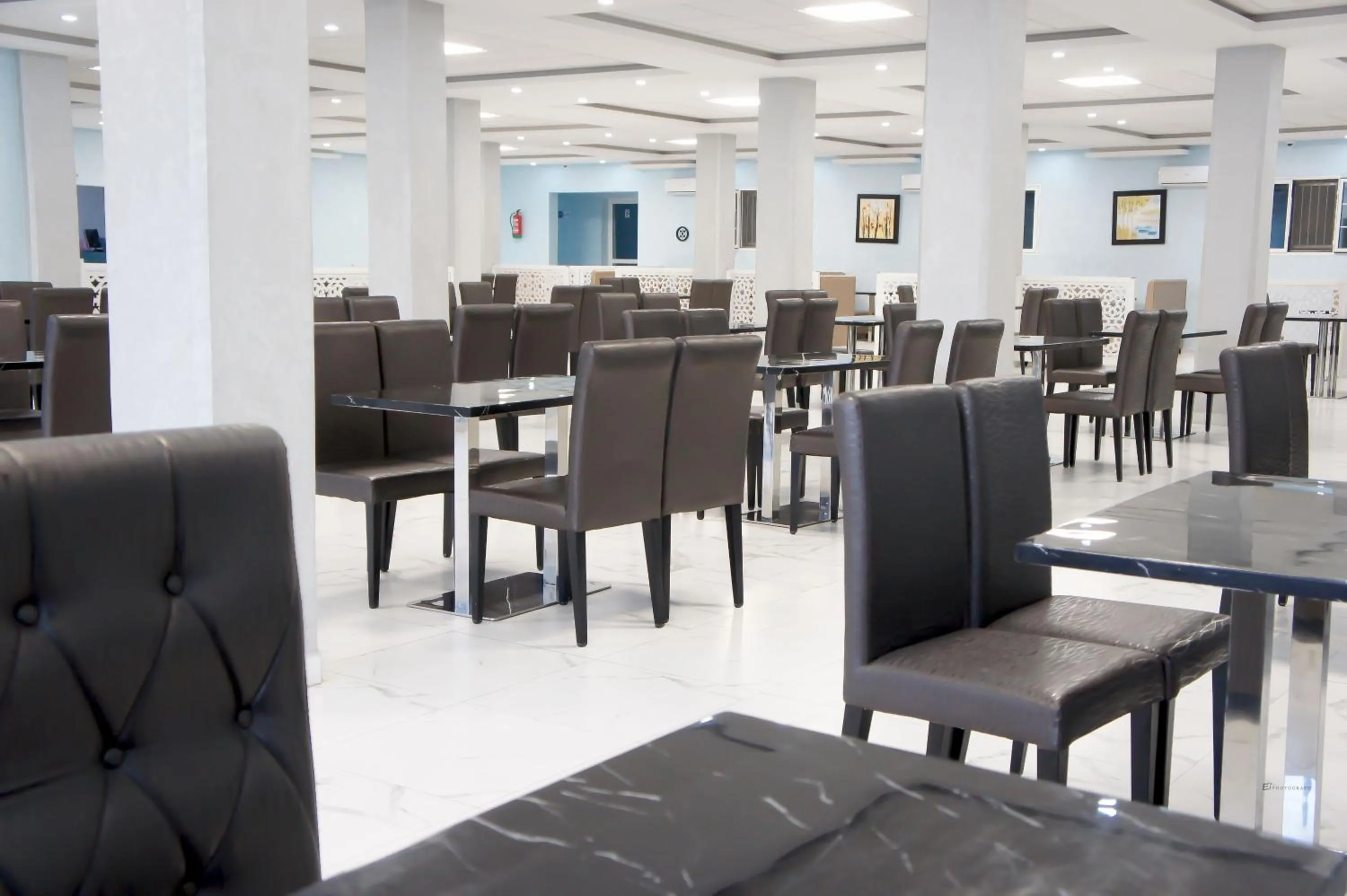 Restaurant/places to eat in Valencia Hôtel & Appartements