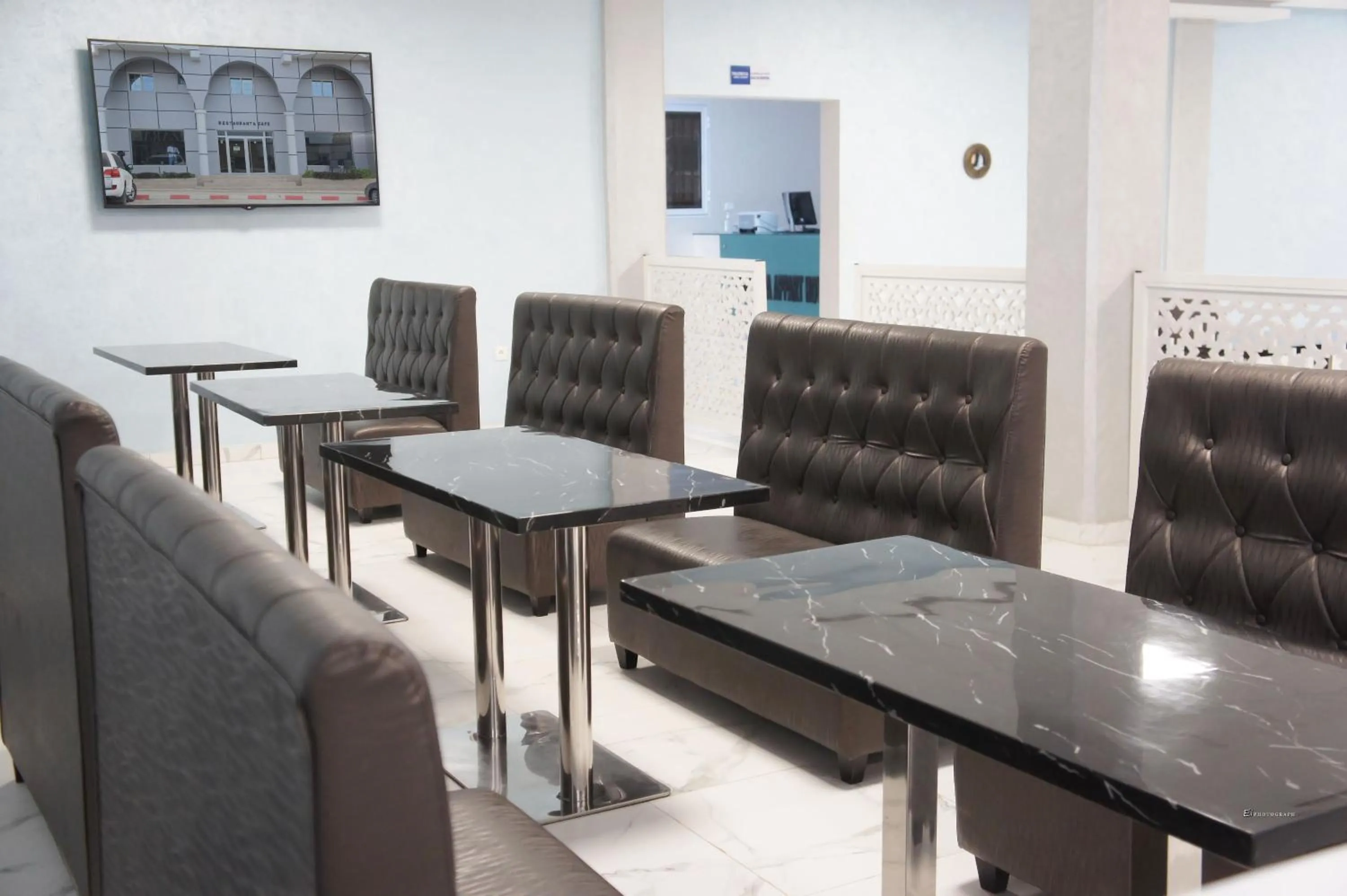 Restaurant/places to eat in Valencia Hôtel & Appartements