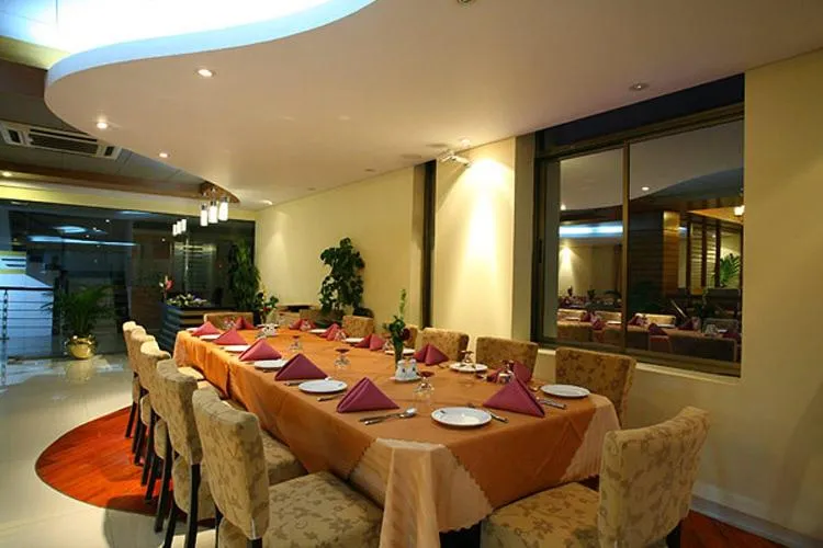 Restaurant/places to eat in Hotel Star Pacific