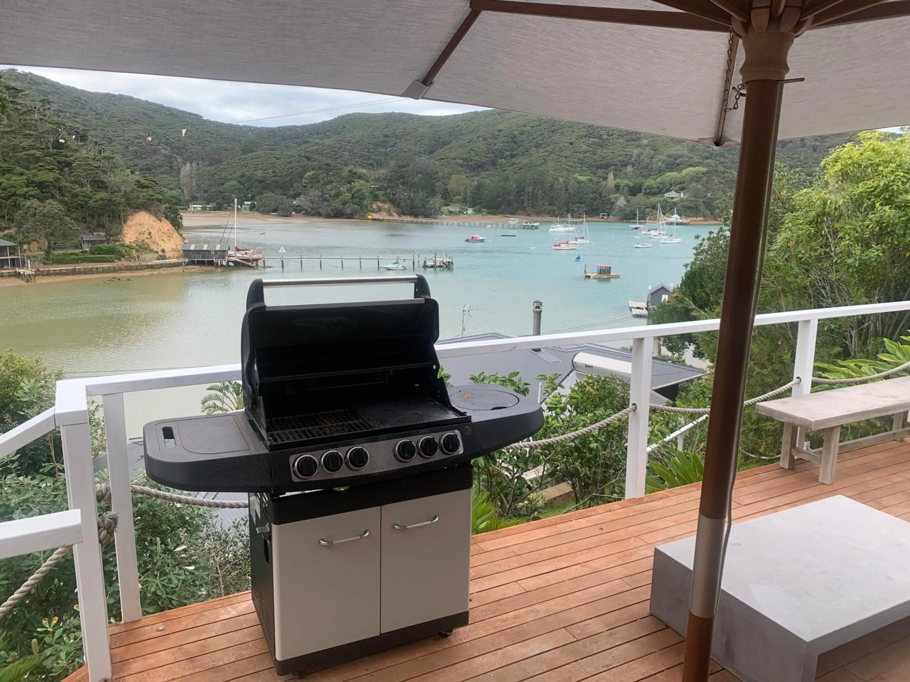 BBQ facilities in Kawau Lodge Boutique Resort