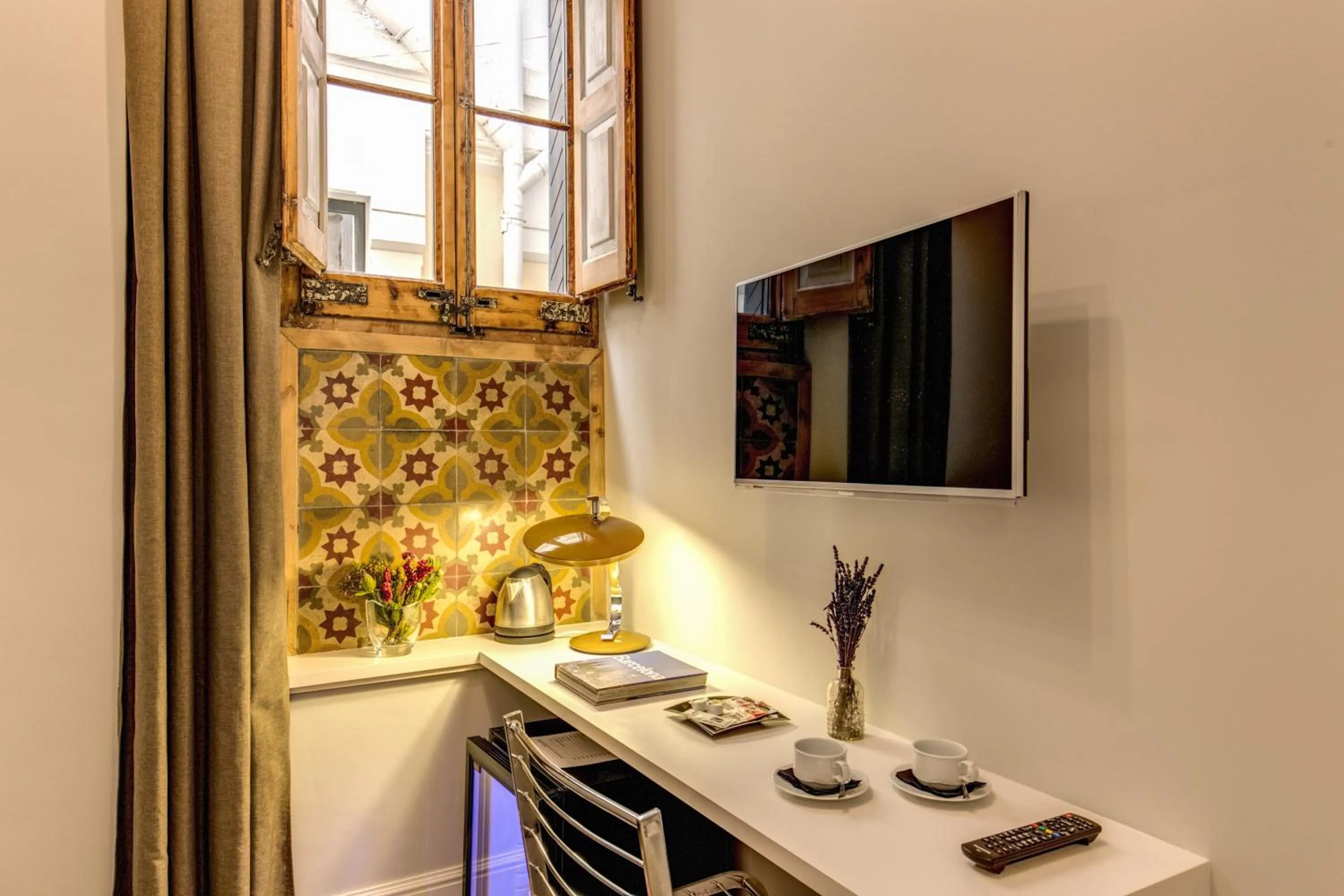 TV and multimedia in We Boutique Hotel Barcelona