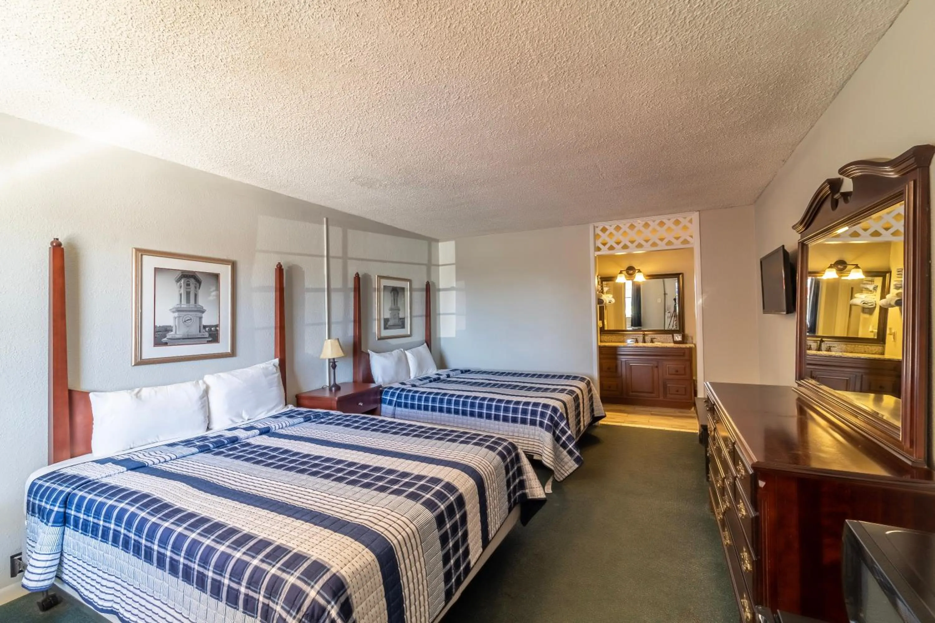 Bed in Dothan National Golf Club and Hotel