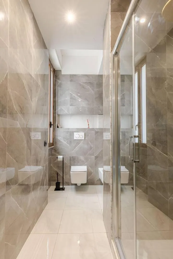 Toilet in Marmur luxury room