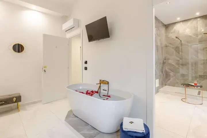 Deluxe Double Room with Bath - single occupancy in Marmur luxury room Deluxe Double Room with Bath - single occupancy in Marmur luxury room