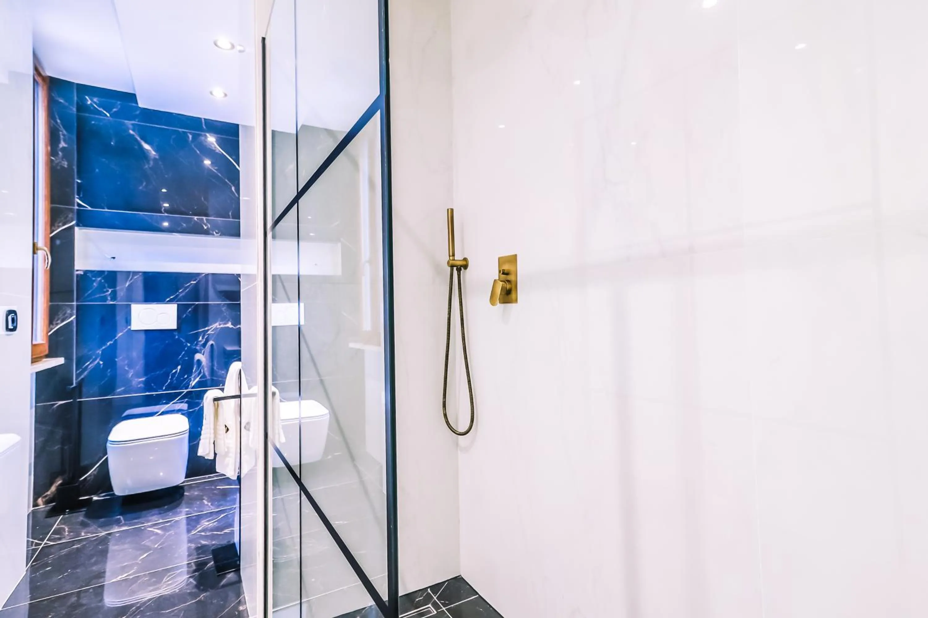 Shower in Marmur luxury room