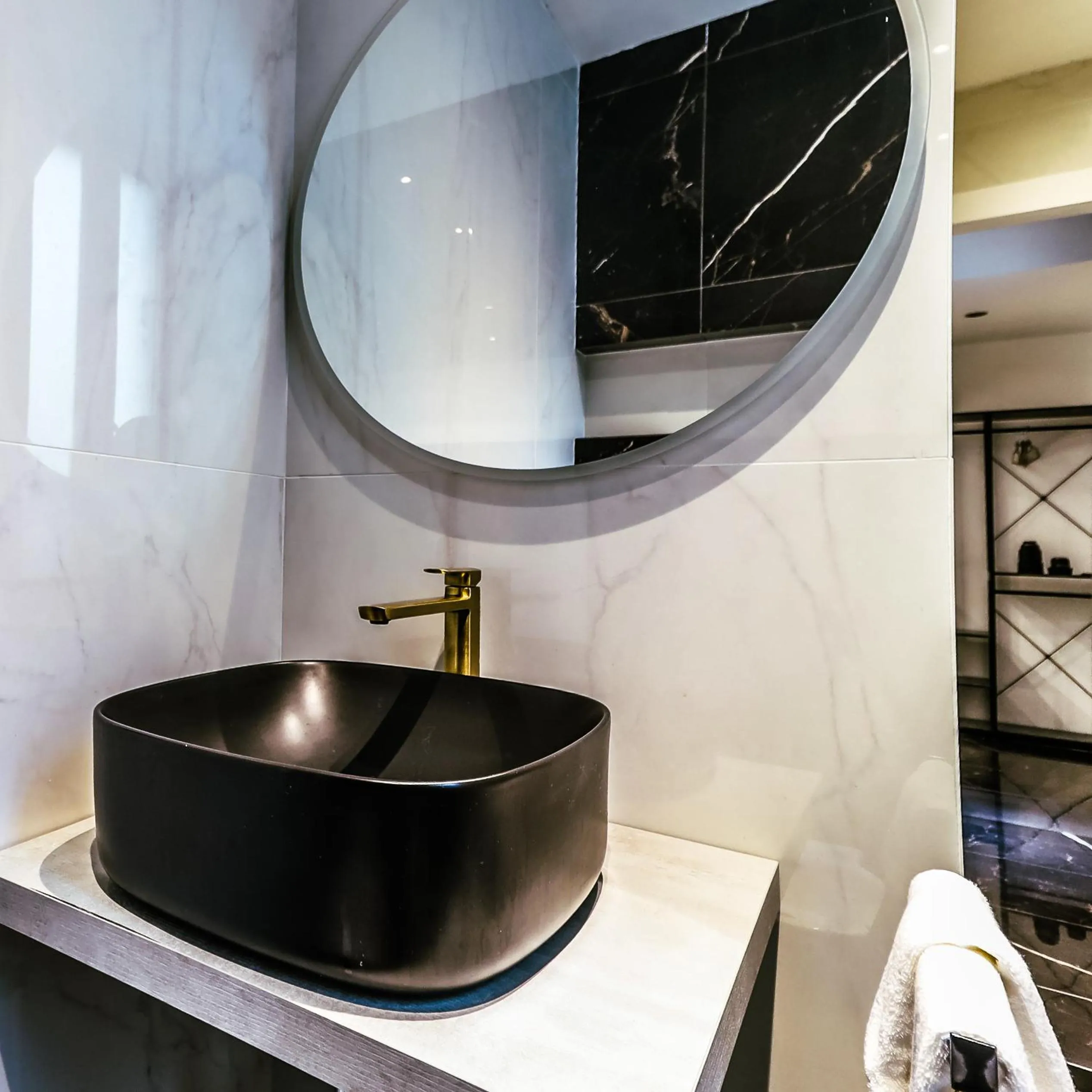 Bathroom in Marmur luxury room