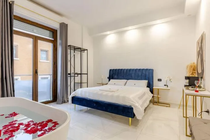 Photo of the whole room, Bed in Marmur luxury room