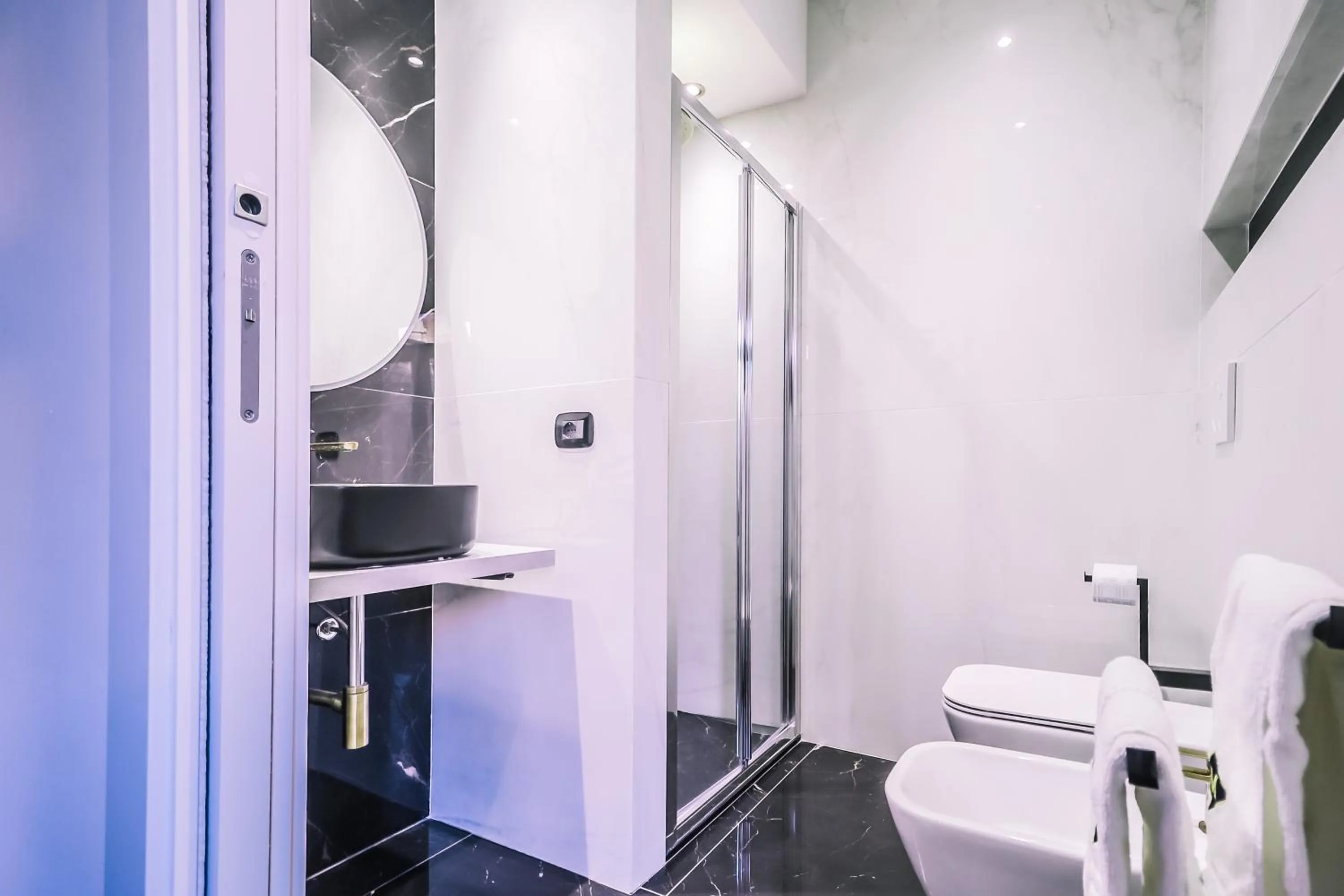 Bathroom in Marmur luxury room