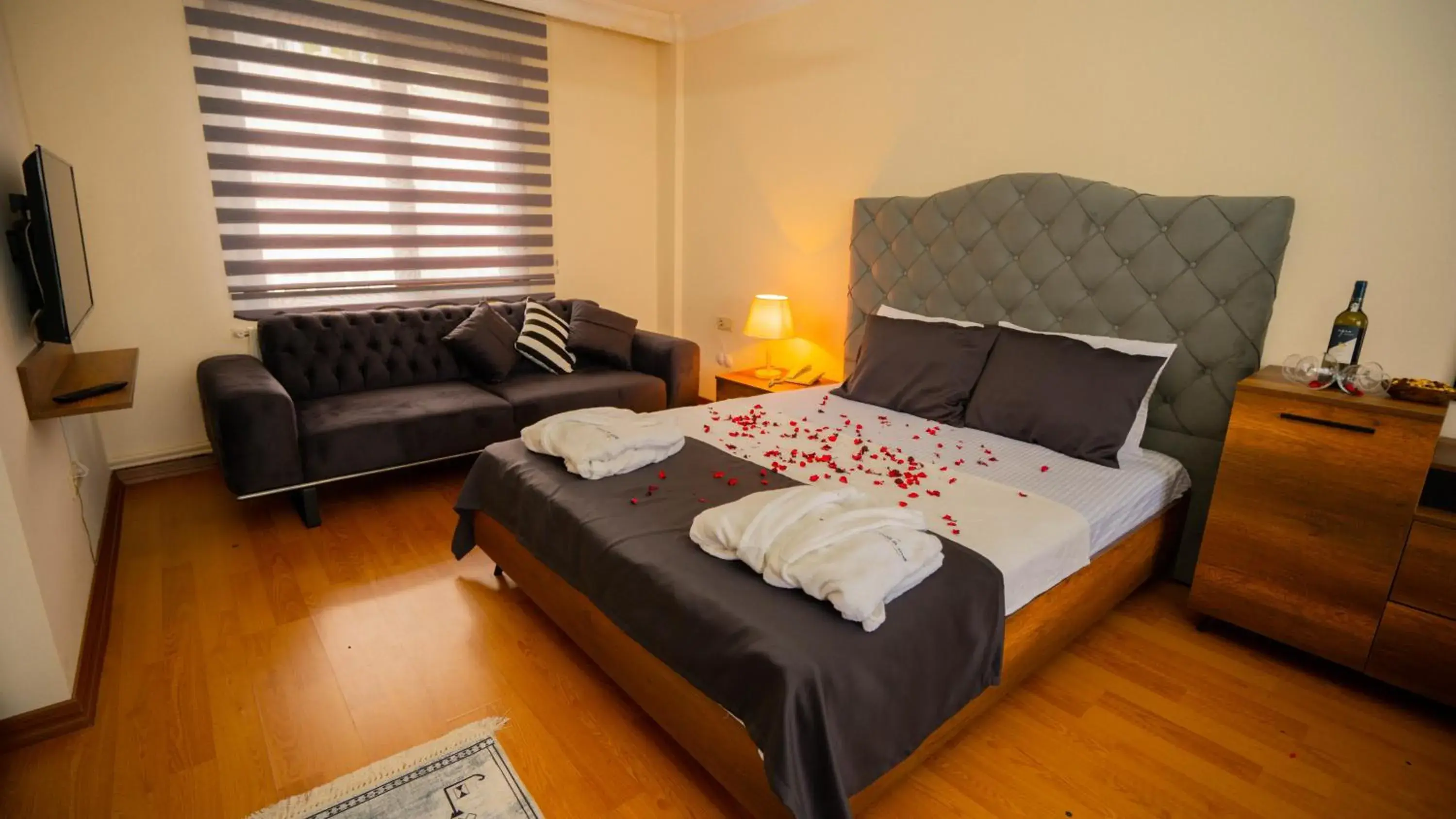 Deluxe Double Room with Balcony and Sea View in Istanbul Galata Port Modern Suite & Apartments Taksim Deluxe Double Room with Balcony and Sea View in Istanbul Galata Port Modern Suite & Apartments Taksim
