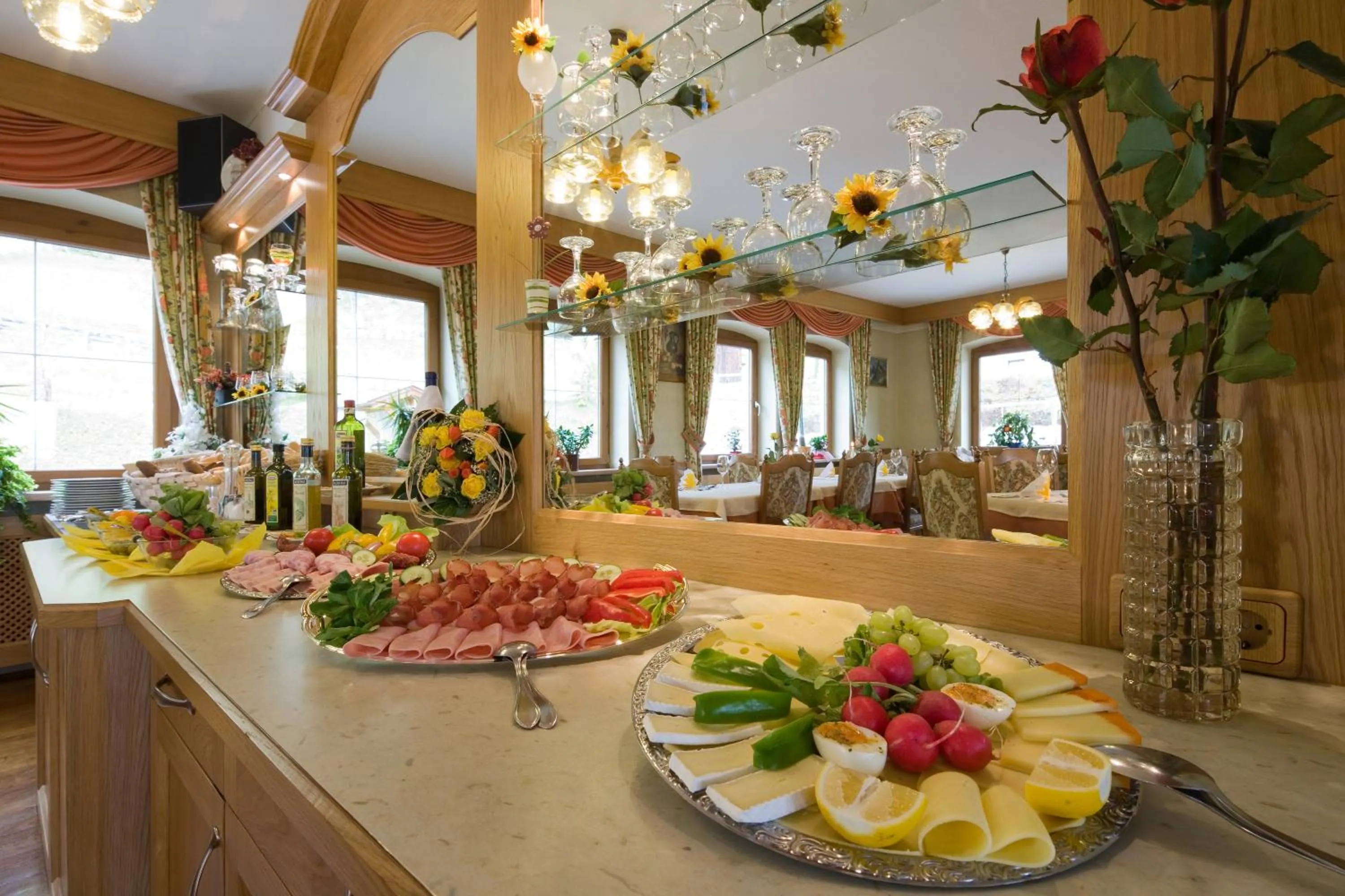 Restaurant/places to eat in Hotel Zita