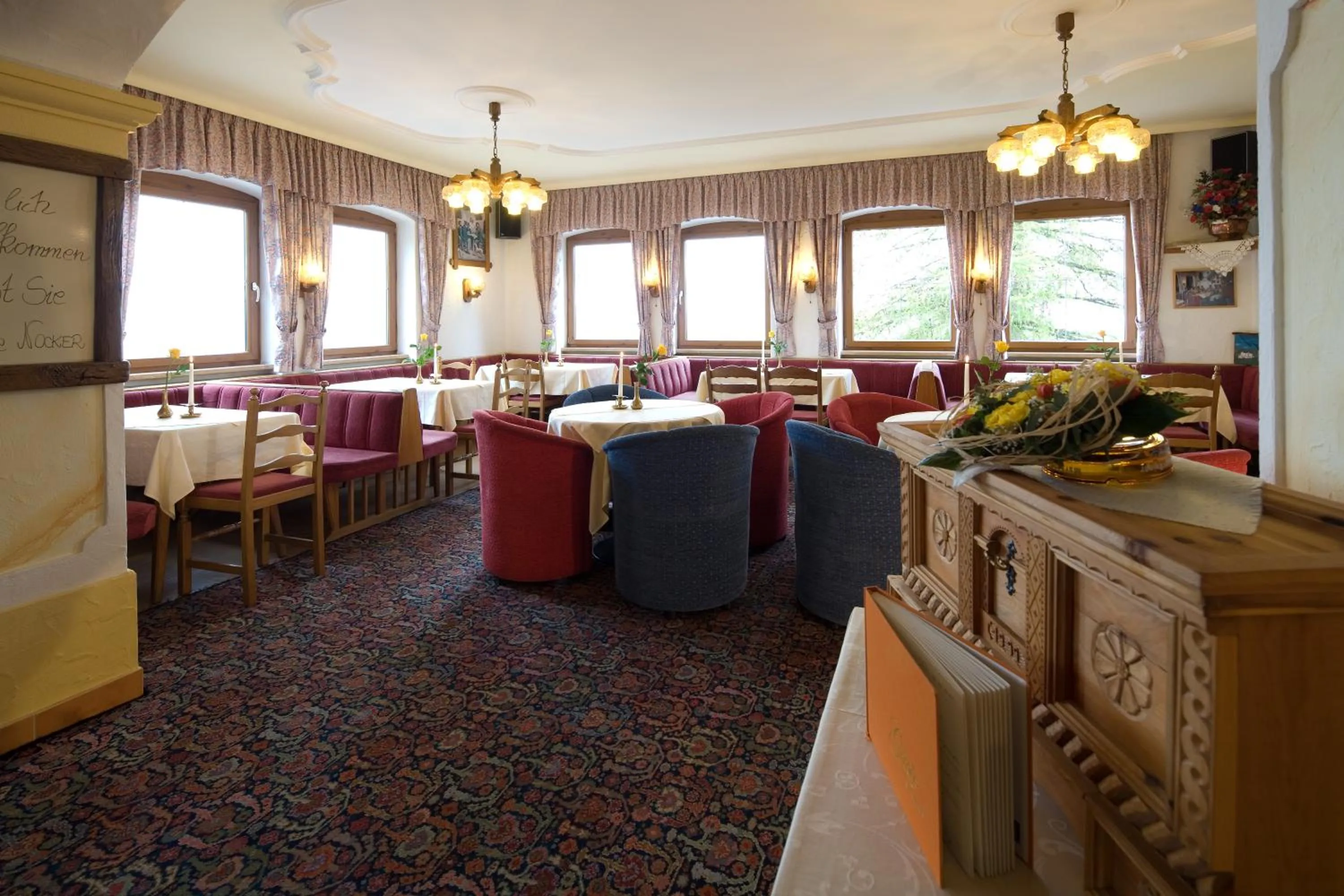 Restaurant/places to eat in Hotel Zita