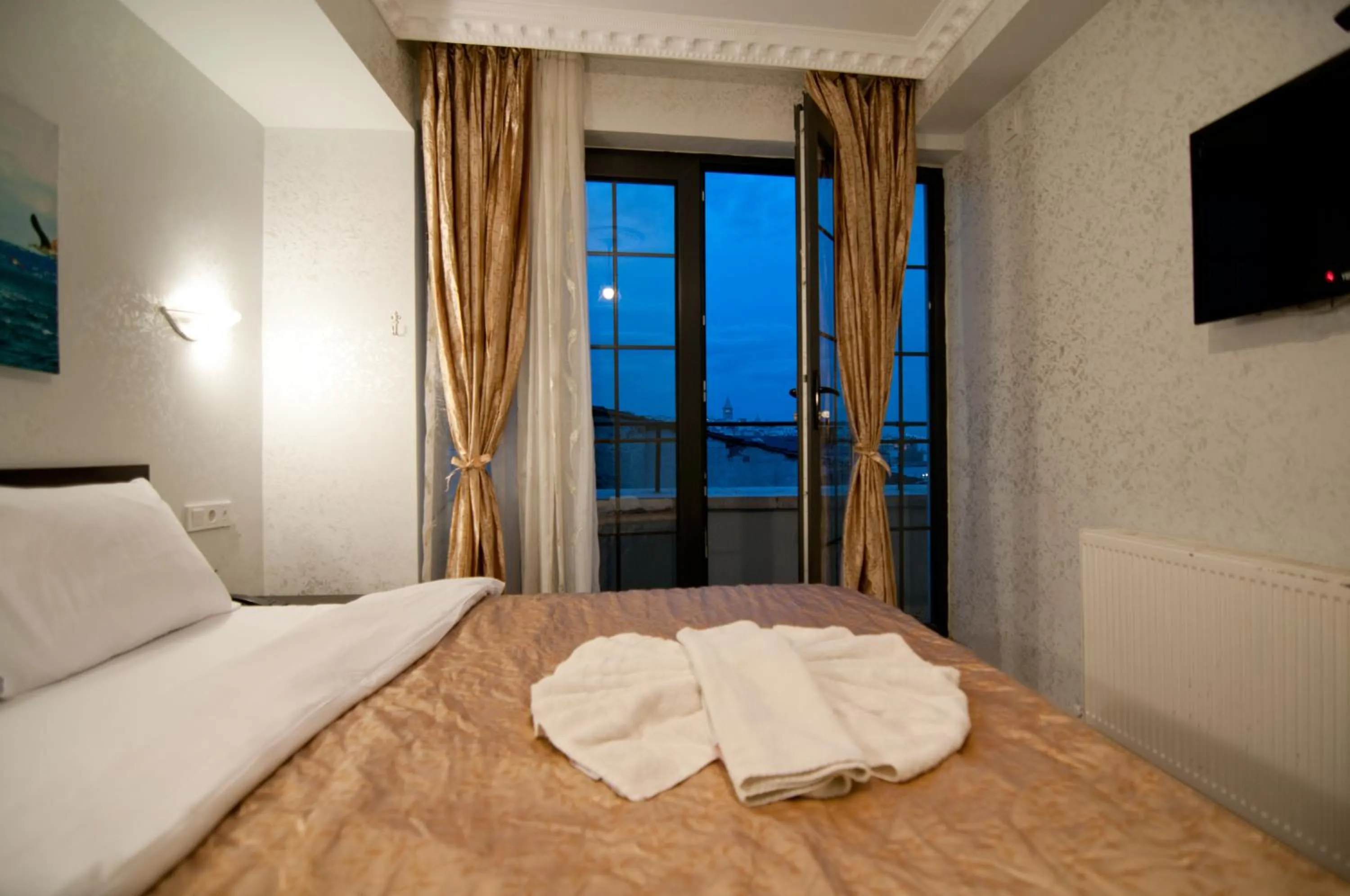 Bed in Golden Horn Life Hotel
