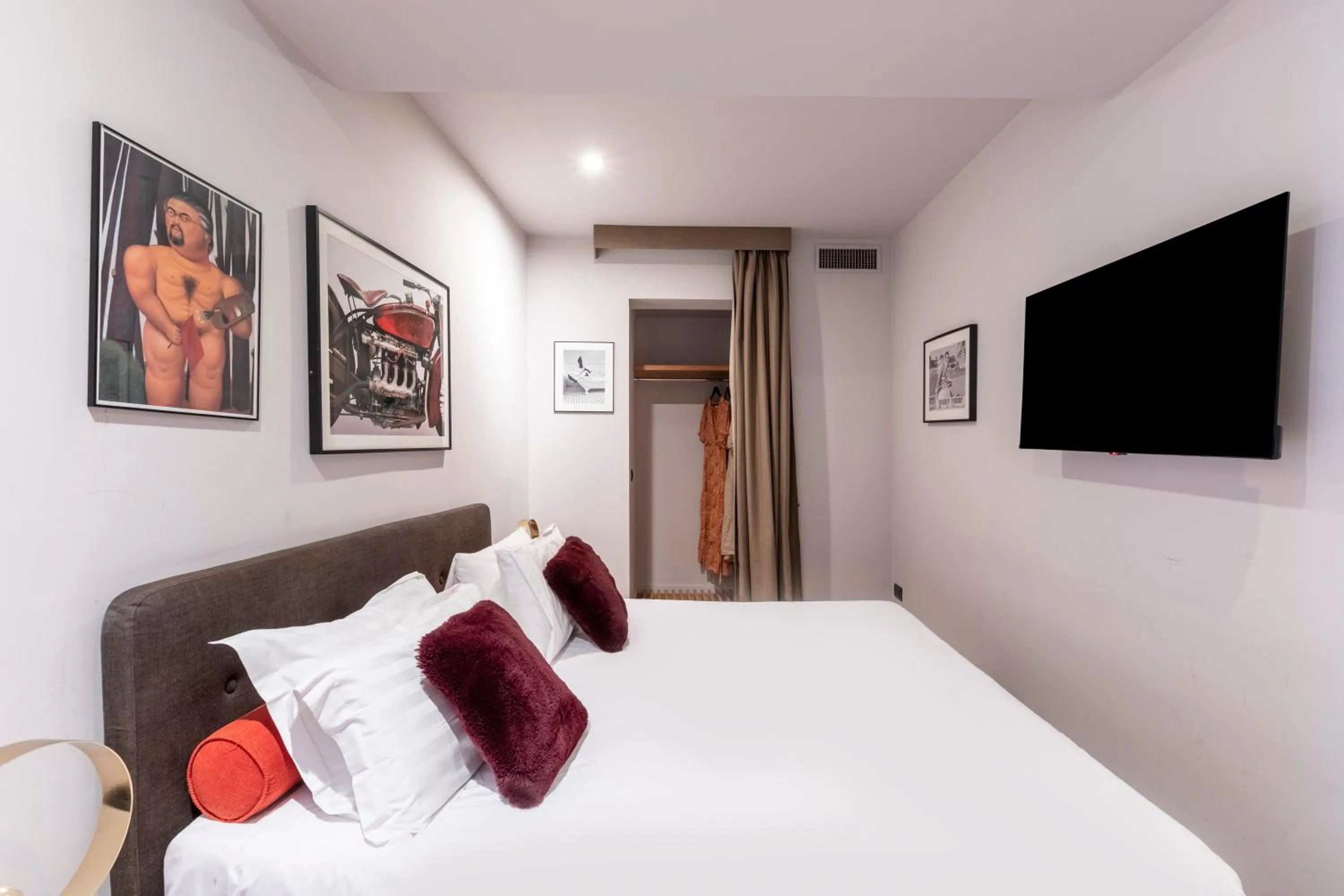 Bedroom, Bed in DownTown Boutique House - CA Domus Collection