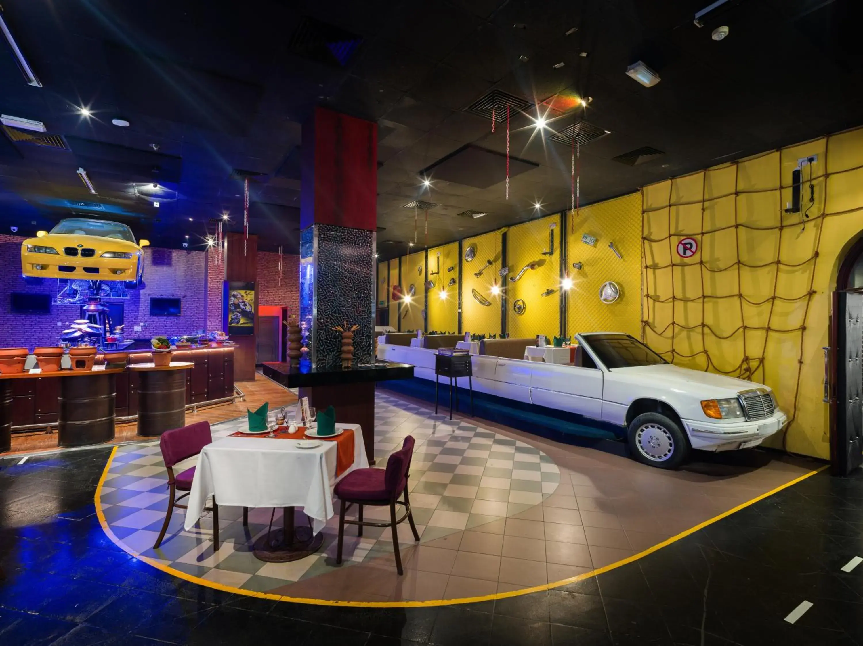 Restaurant/places to eat in Al Falaj Hotel Restaurant/places to eat in Al Falaj Hotel