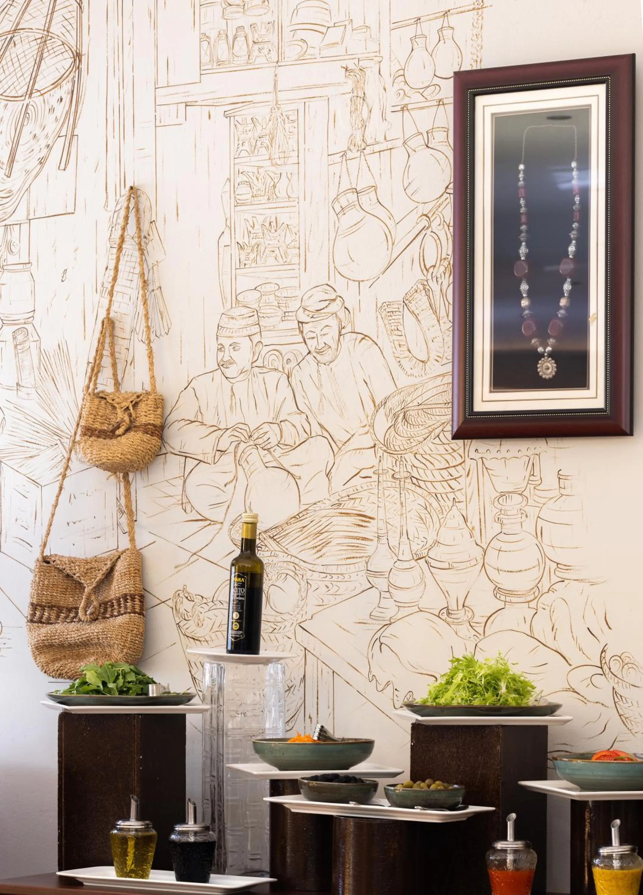 Restaurant/places to eat in Al Falaj Hotel