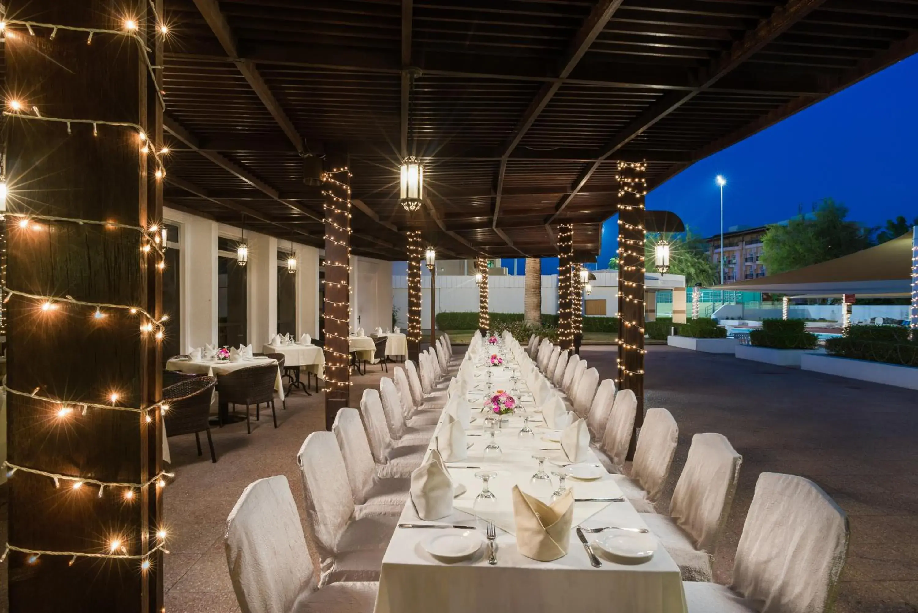 Restaurant/places to eat in Al Falaj Hotel Restaurant/places to eat in Al Falaj Hotel