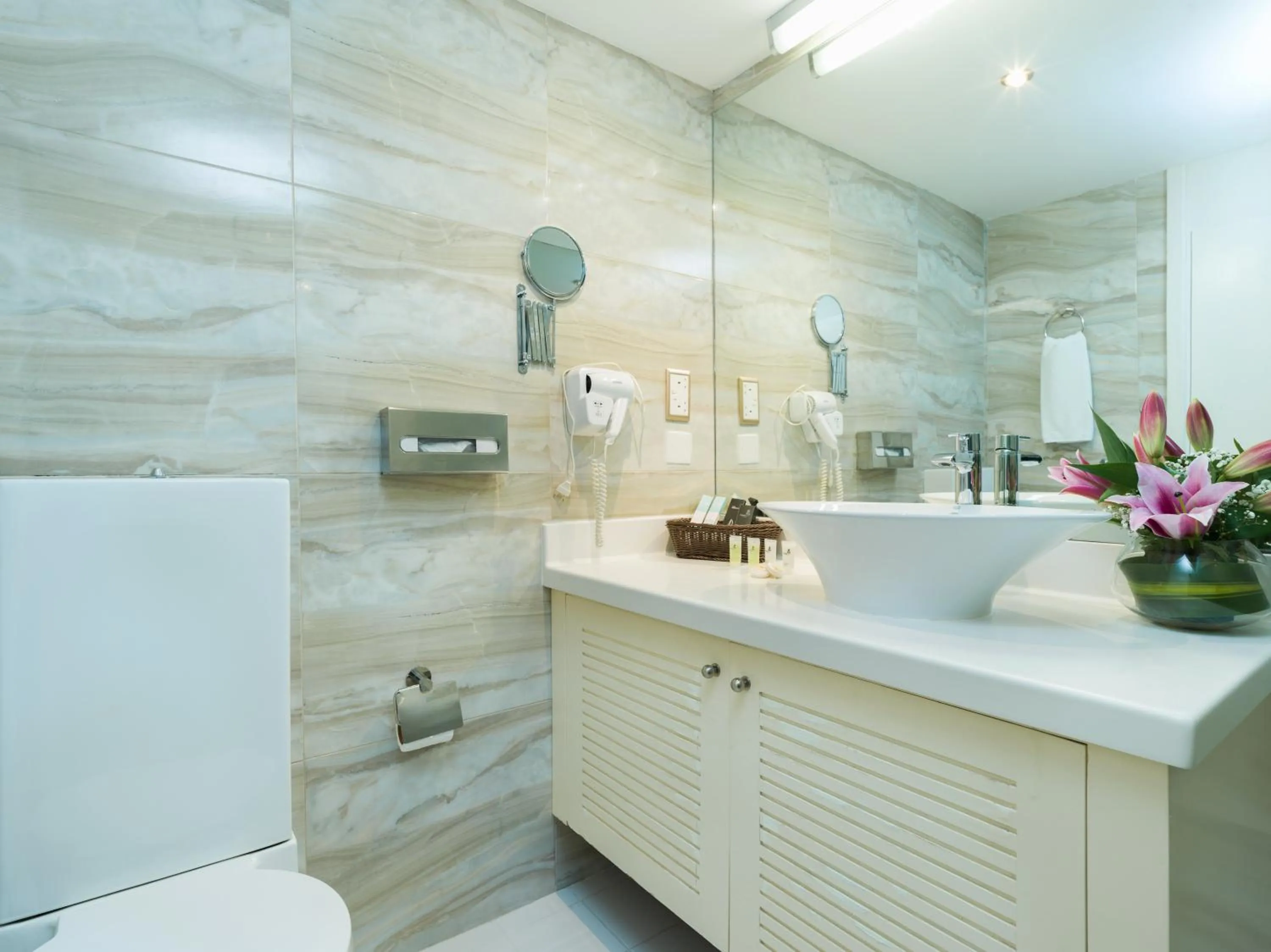 Bathroom in Al Falaj Hotel