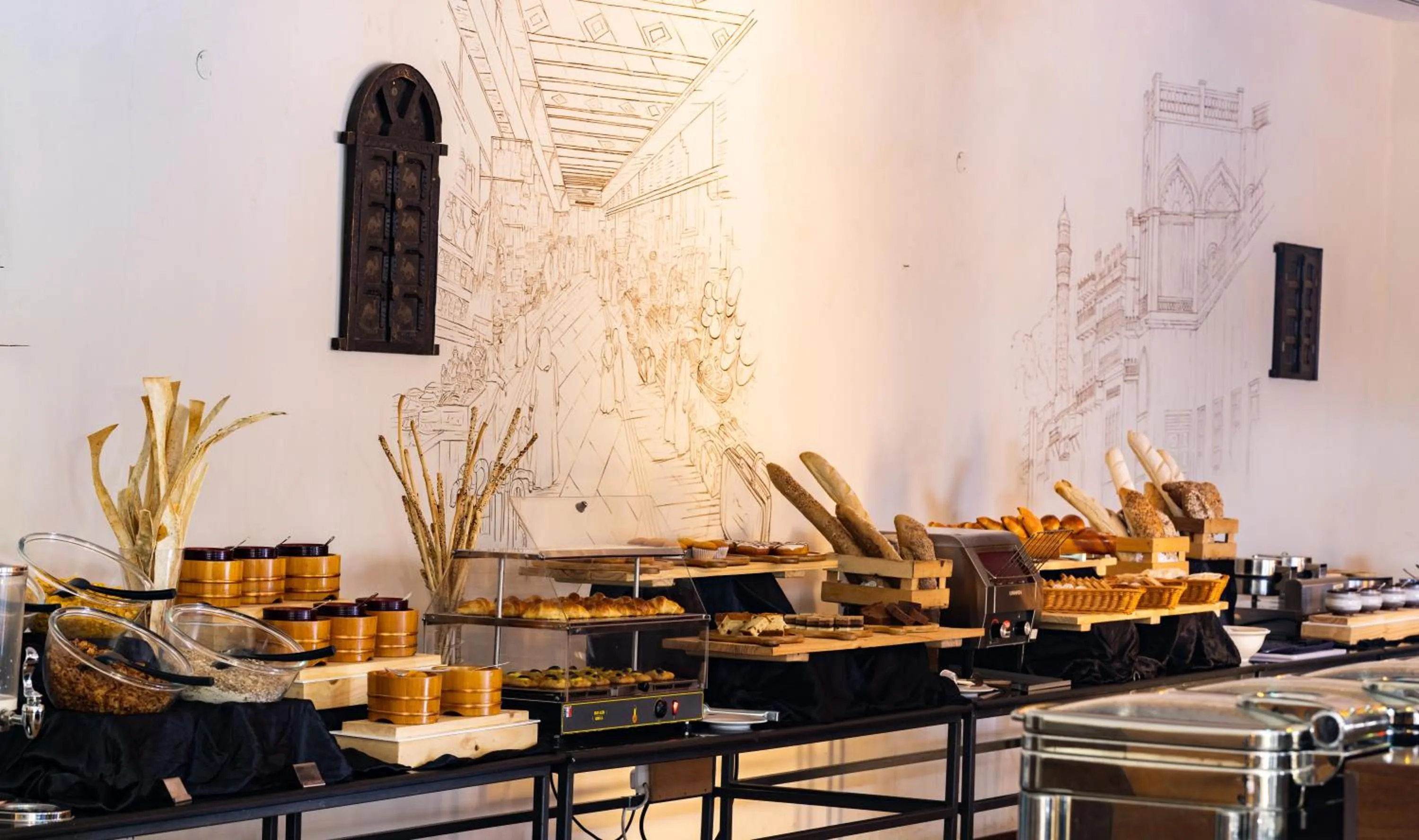 Restaurant/places to eat in Al Falaj Hotel