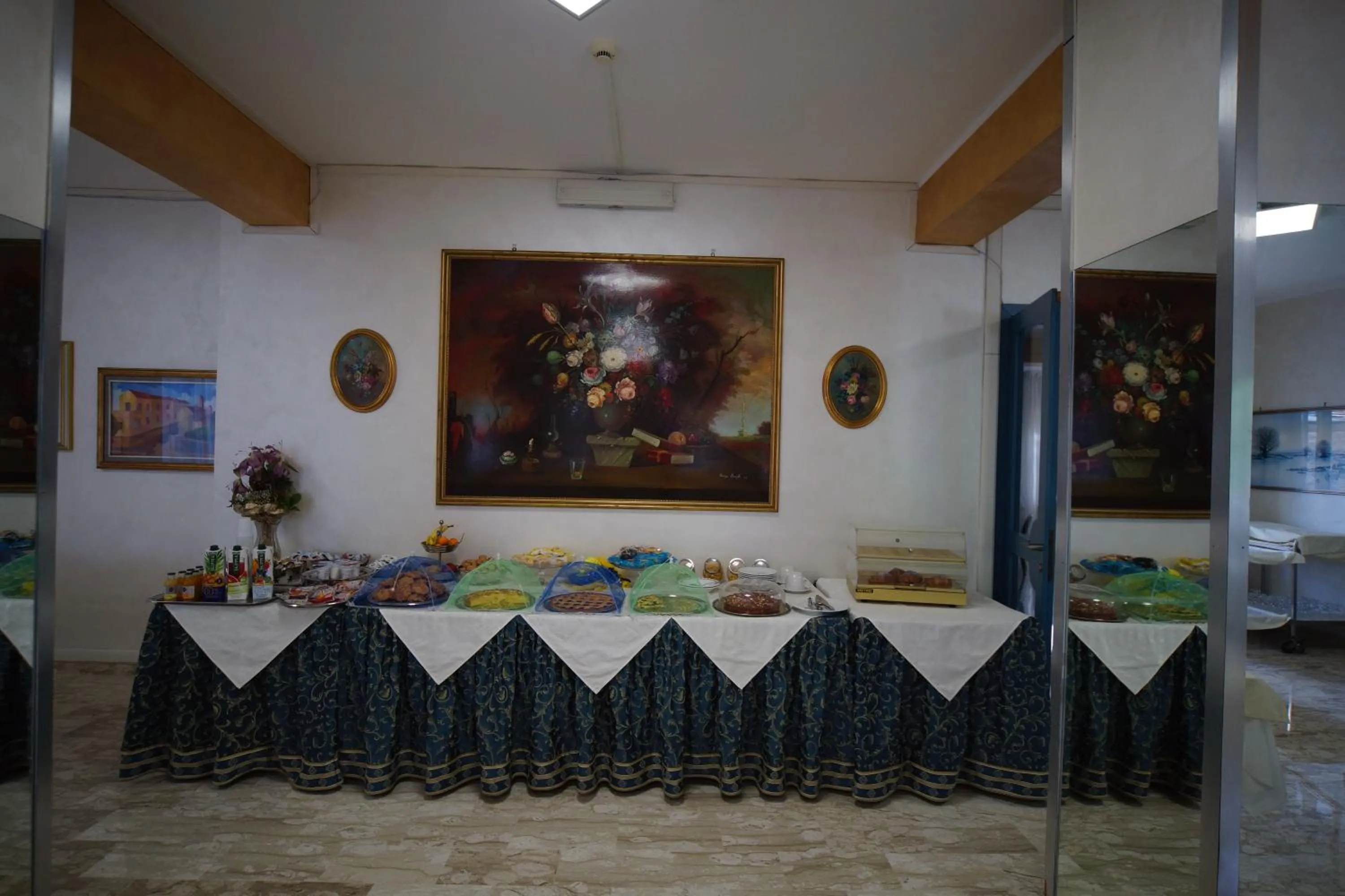 Food and drinks in King Hotel