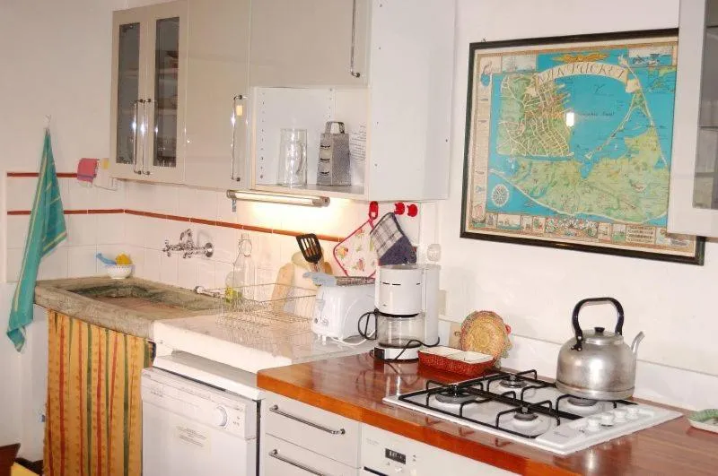 Kitchen or kitchenette in Fattoria di Fubbiano