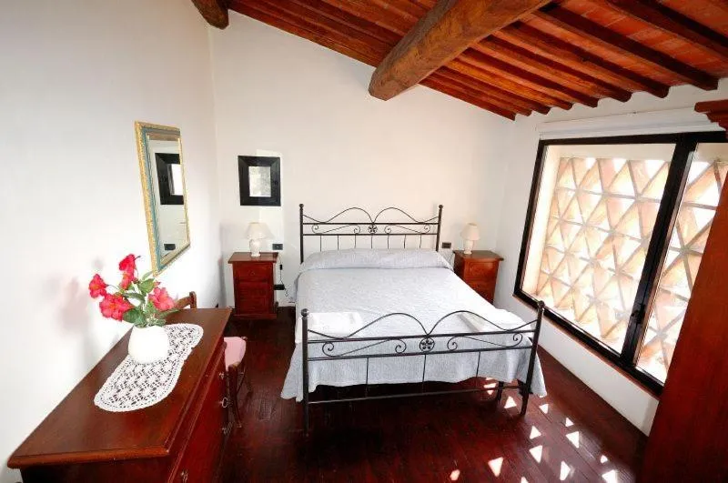 Photo of the whole room, Bed in Fattoria di Fubbiano