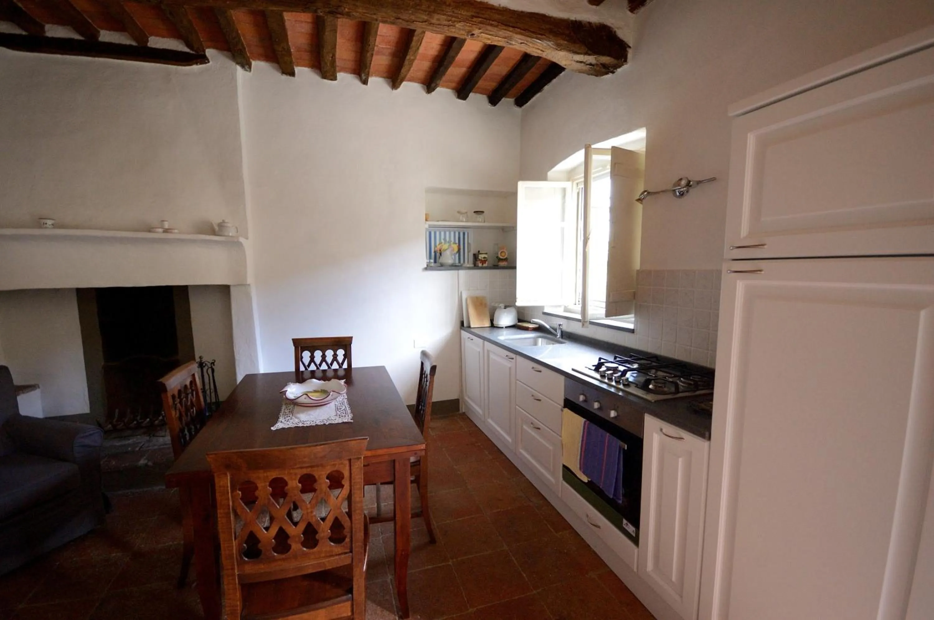 Kitchen or kitchenette in Fattoria di Fubbiano