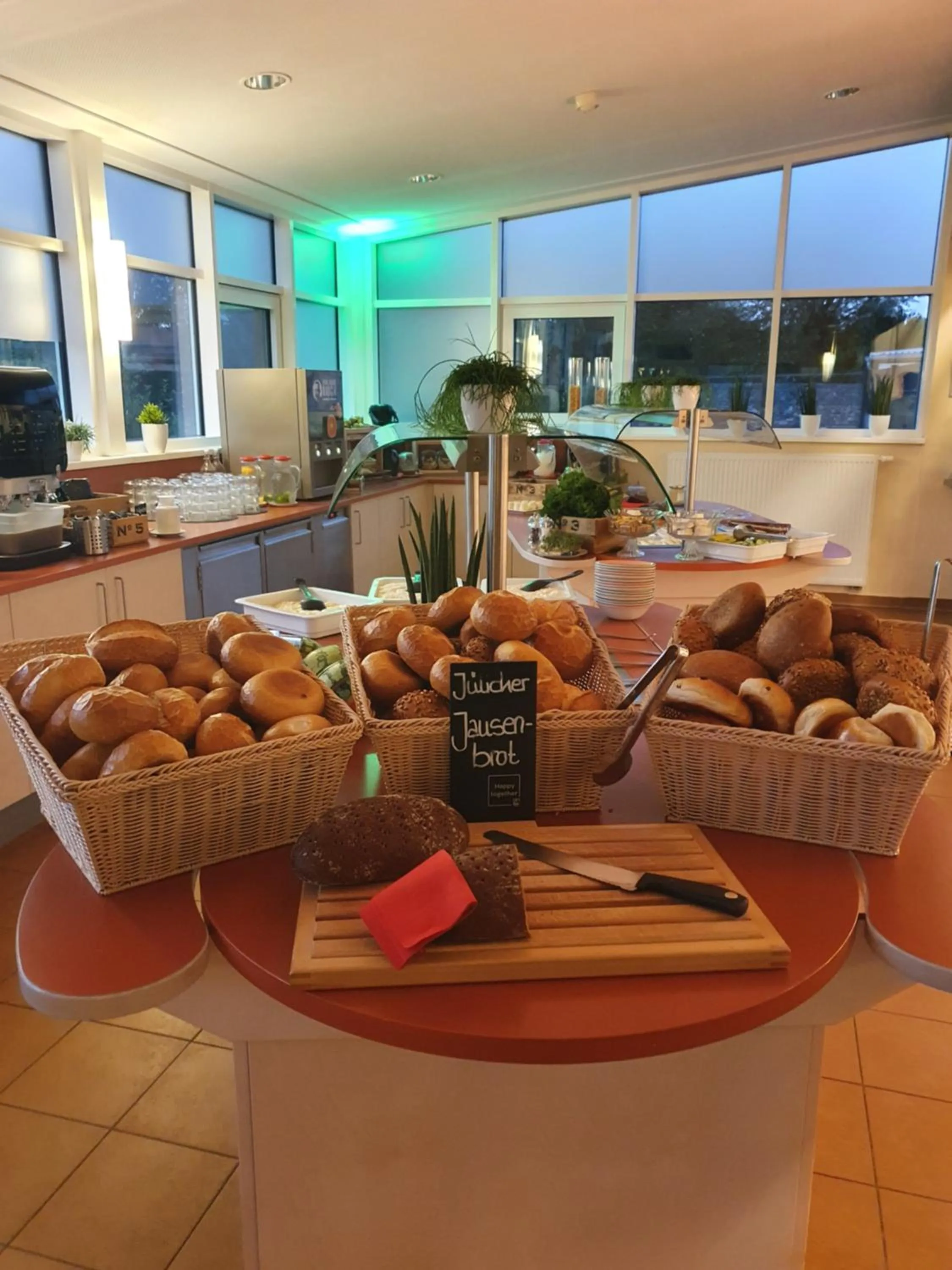 Food and drinks in JUFA Hotel im Brückenkopfpark - Jülich