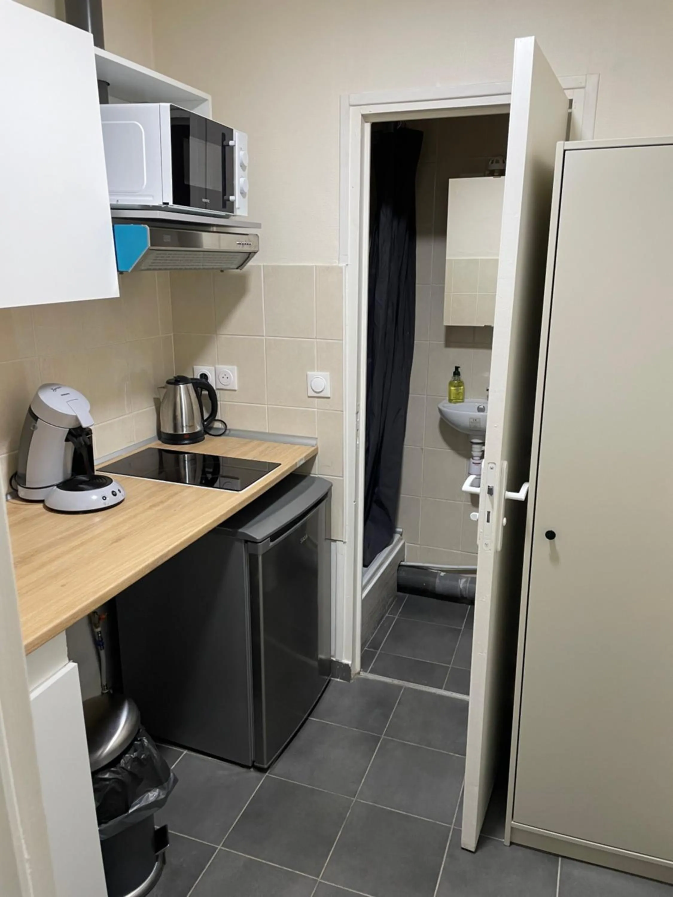 Kitchen or kitchenette in RENT APPART - La Garenne Colombes
