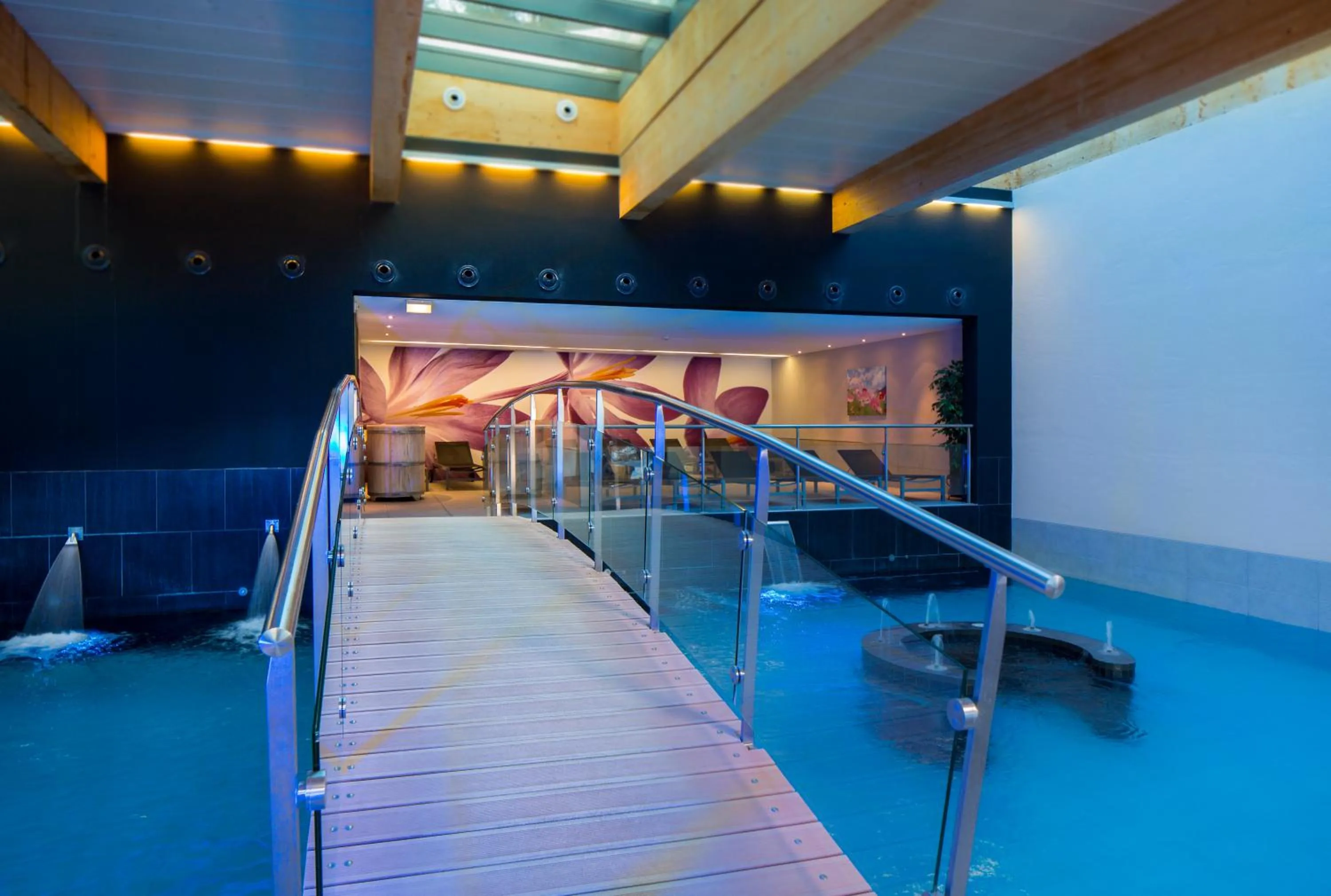 Swimming pool in Le Bristol Leukerbad