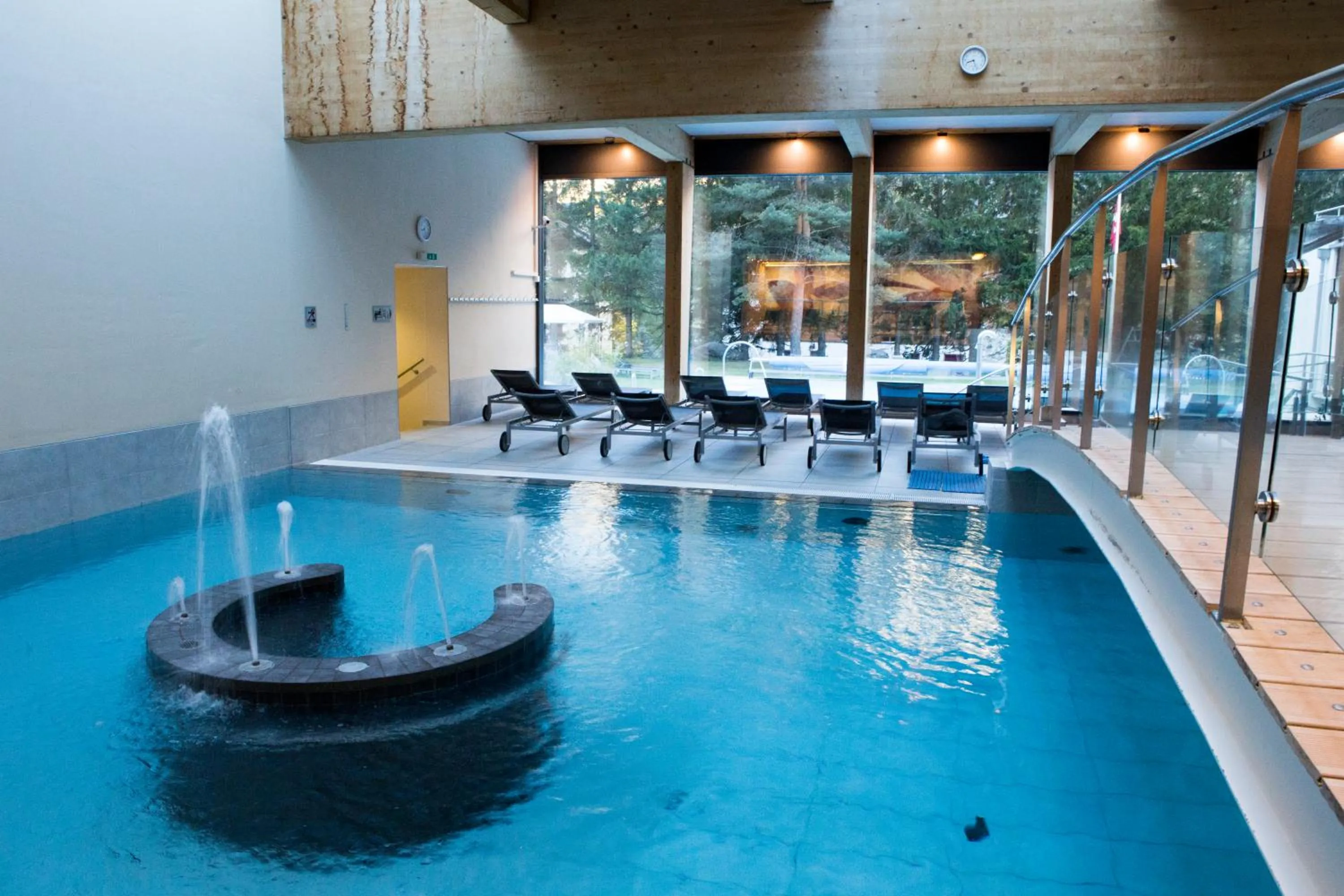 Swimming pool in Le Bristol Leukerbad