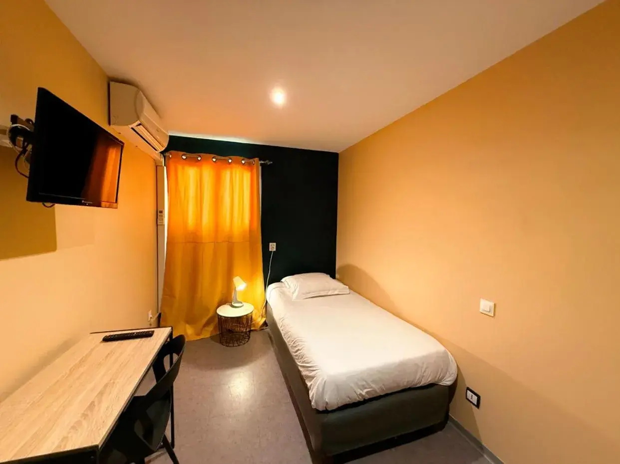 Bed in Hôtel Beauséjour Bed in Hôtel Beauséjour