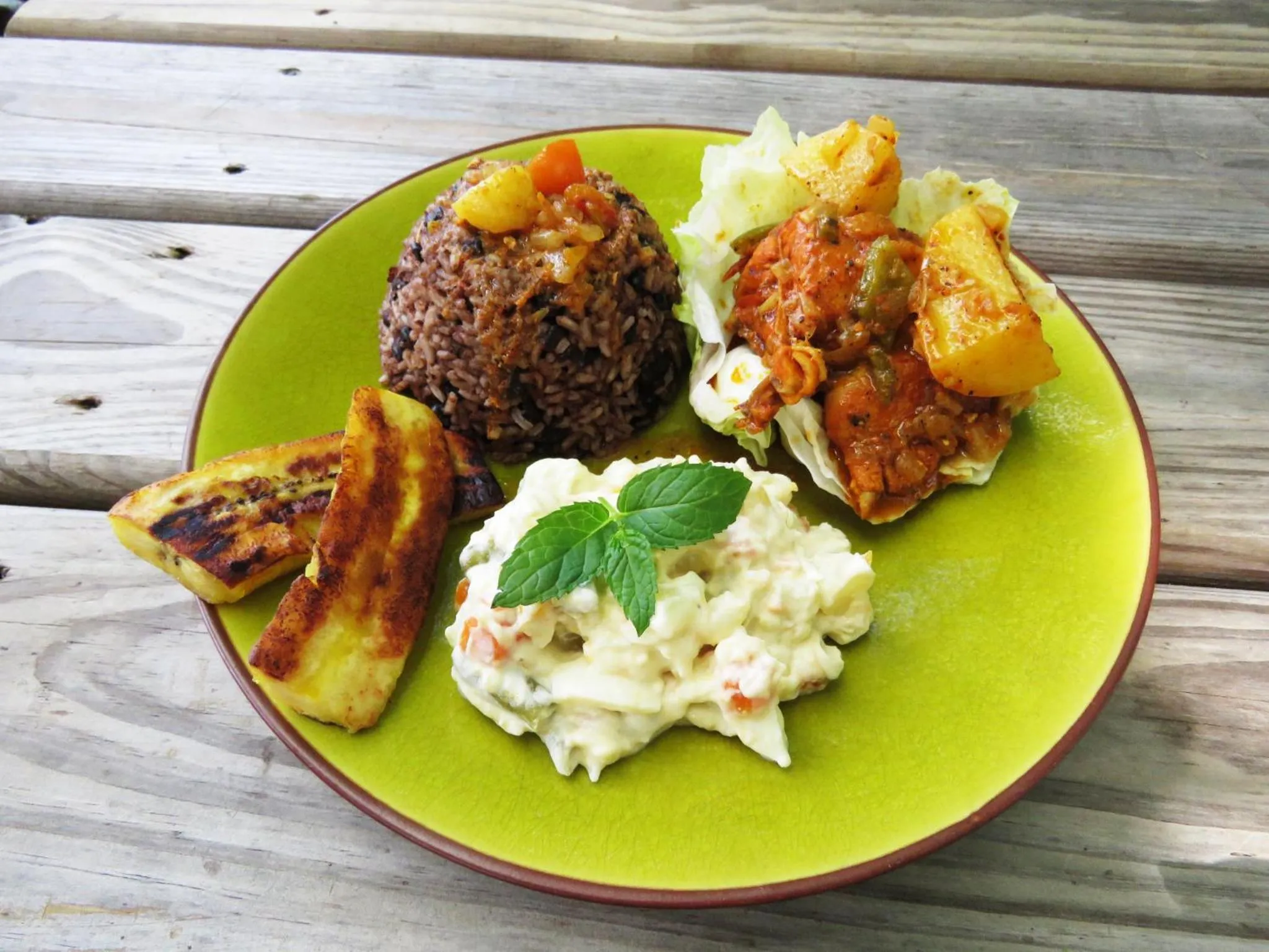 Restaurant/places to eat in Crystal Paradise Resort