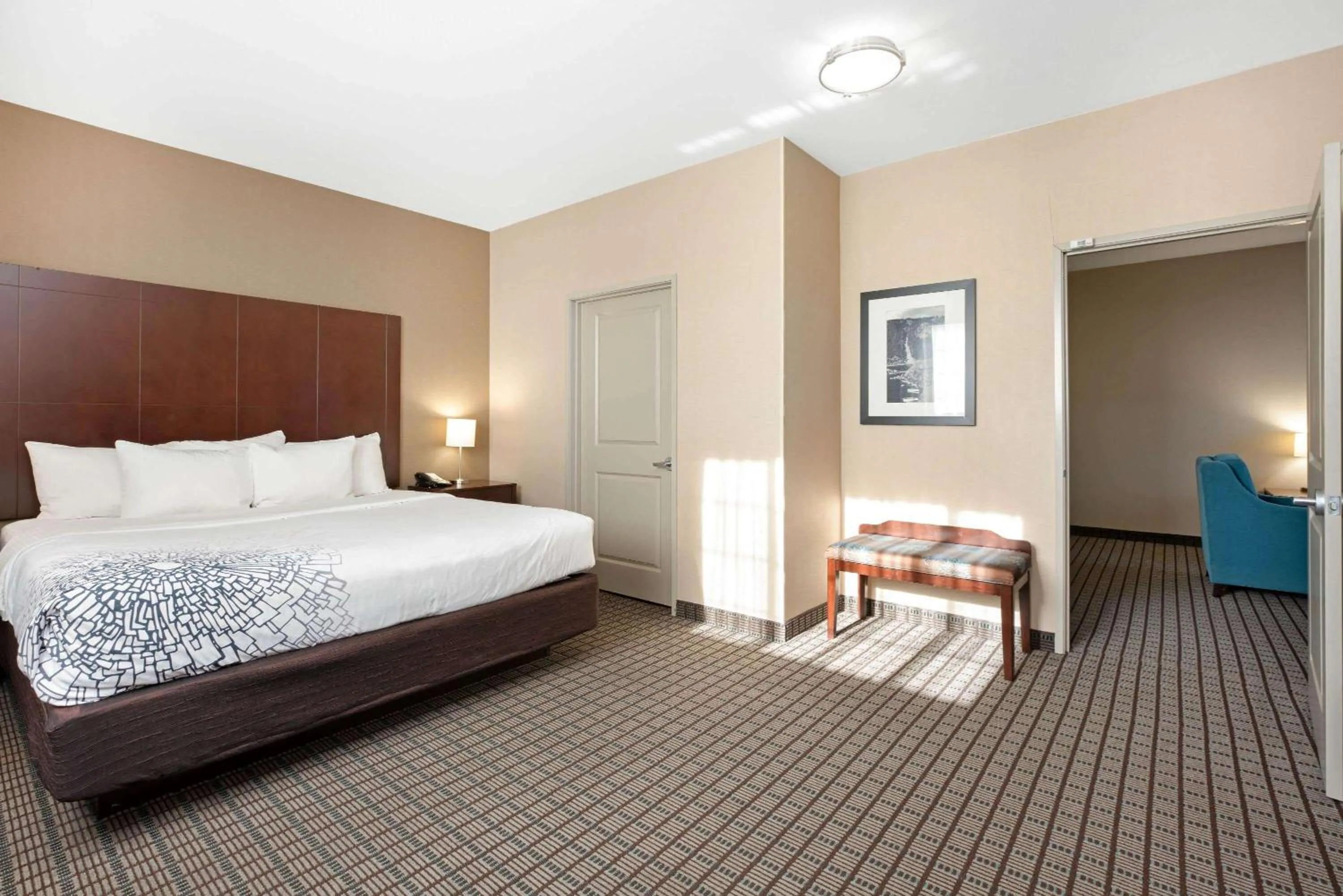 Photo of the whole room, Bed in La Quinta by Wyndham Bellingham