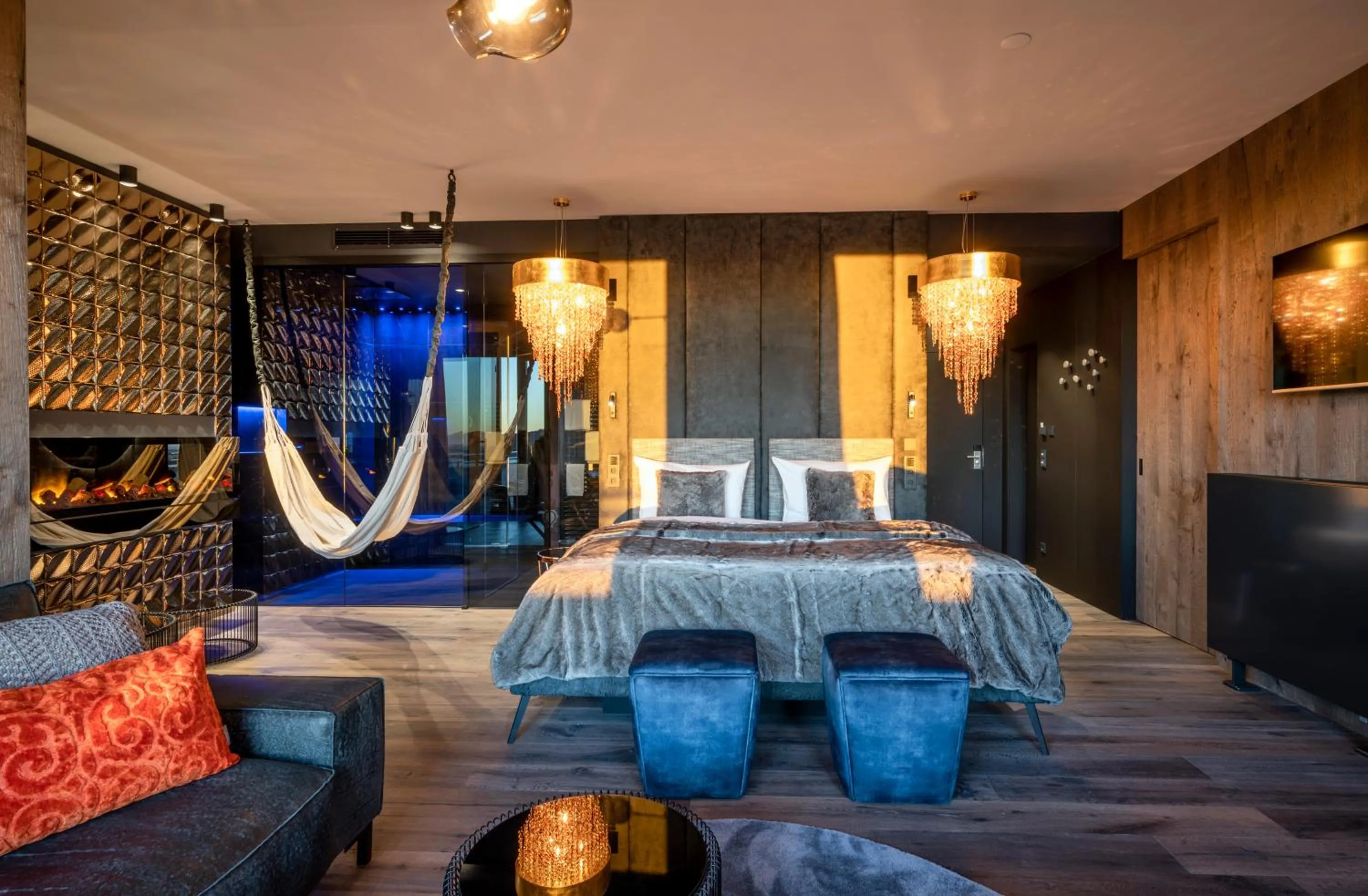 Photo of the whole room, Bed in Hüttenhof - Wellnesshotel & Luxus-Bergchalets - Adults only