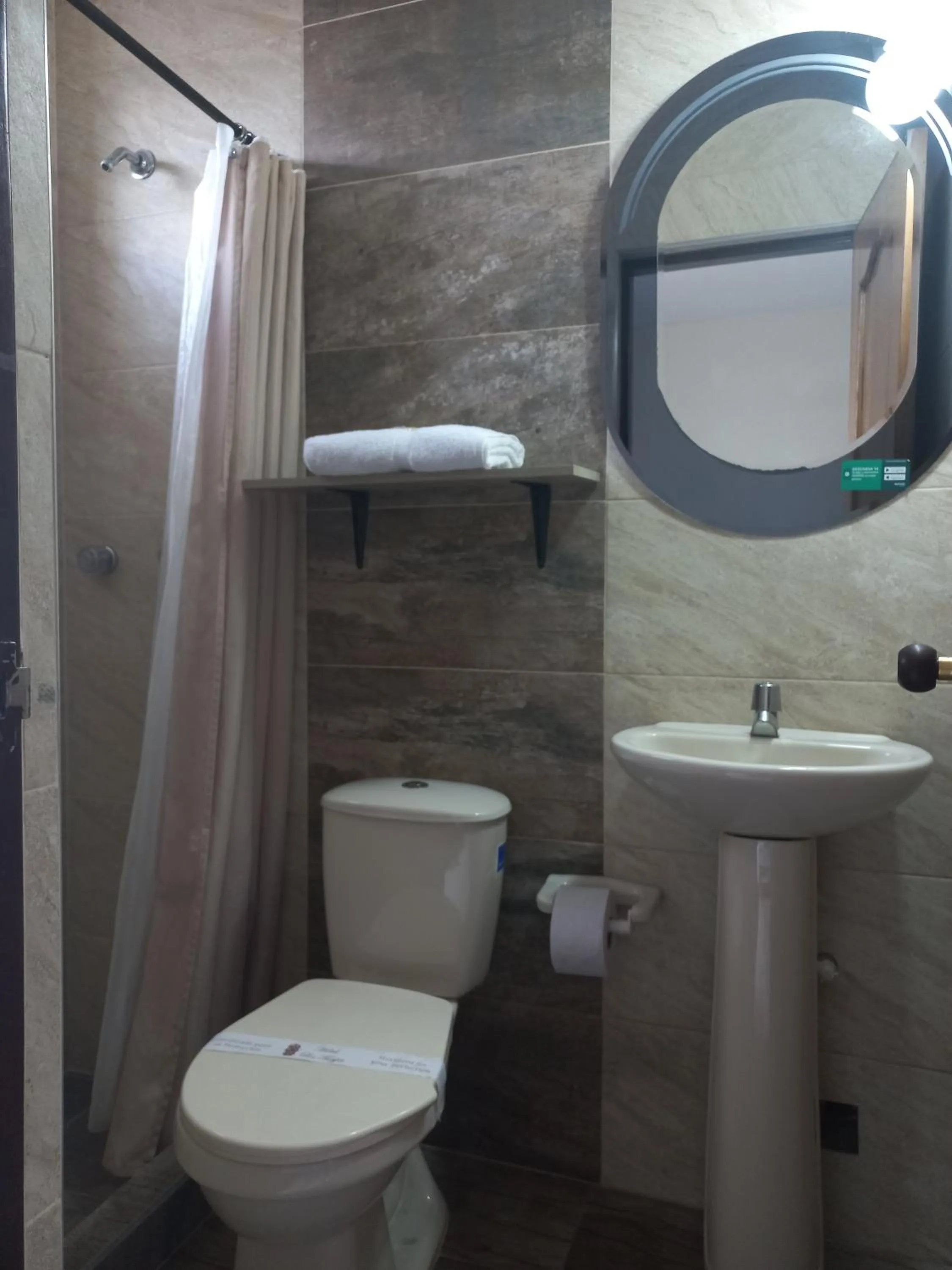 Shower in Hotel Los Tunjos