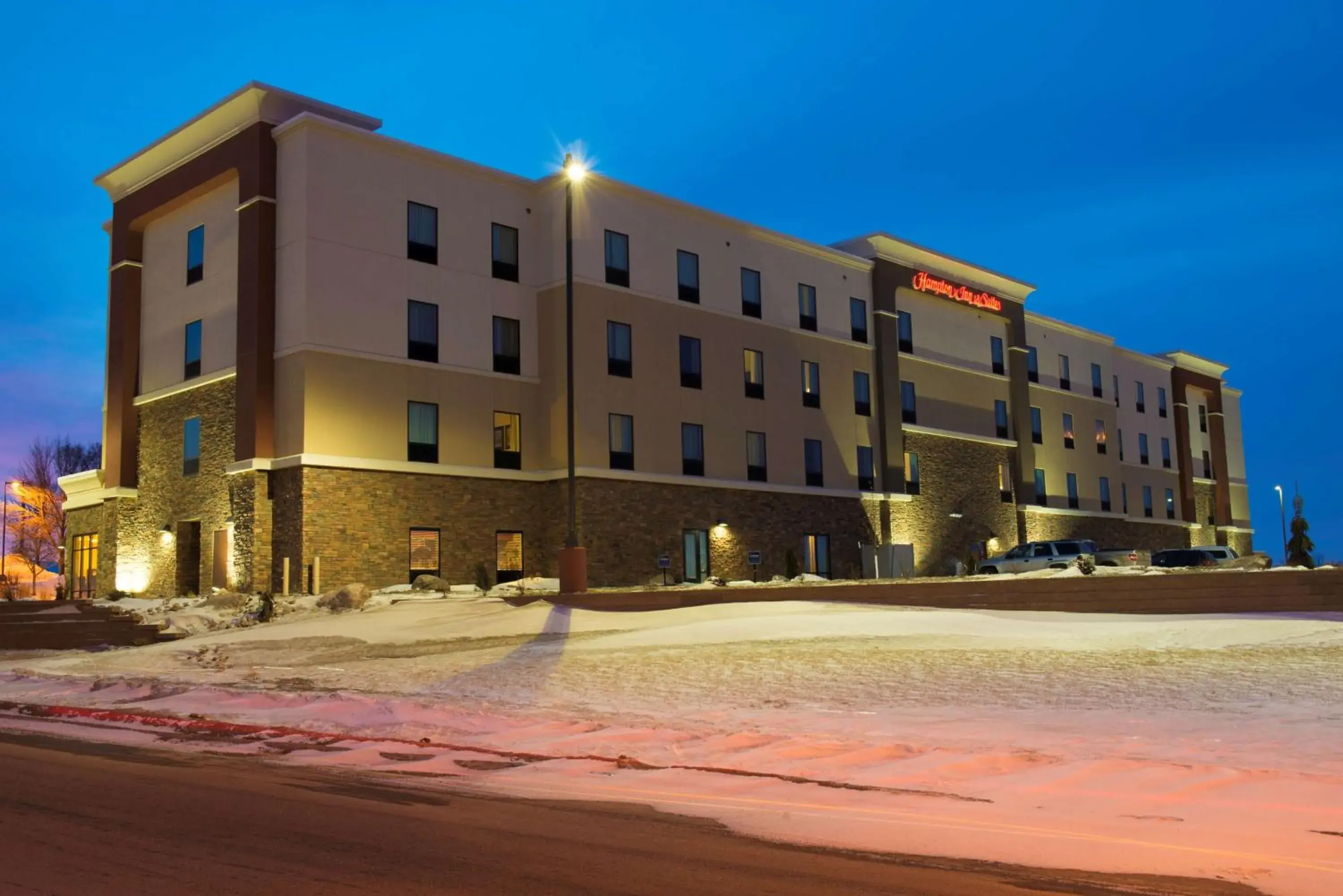 Property building in Hampton Inn & Suites Bismarck Northwest Property building in Hampton Inn & Suites Bismarck Northwest